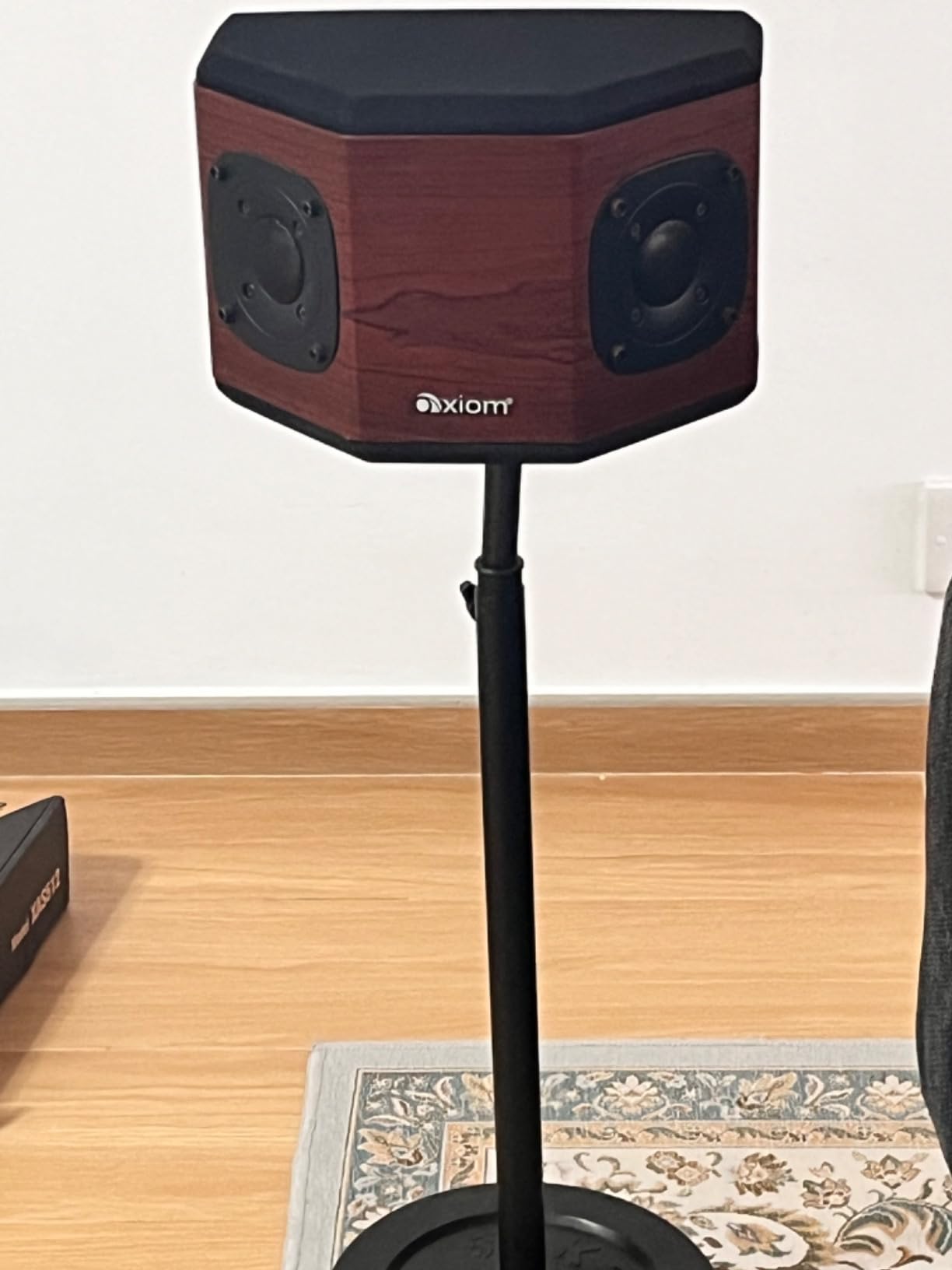 USX MOUNT Universal Speaker Stands, Height Adjustable Extend 30.0 to 39.1 for Satellite Speakers & Small Bookshelf Speakers up to 11 lbs Per Stand, 1 Pair Floor Stands for Sony Bose Polk JBL Yamaha customer photo 1