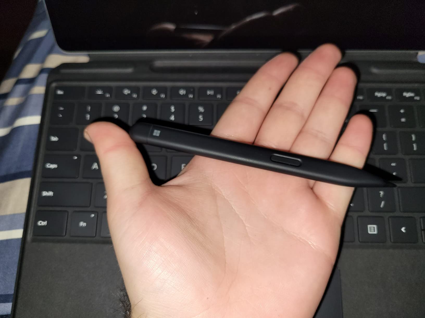 Microsoft Surface Slim Pen 2 Matte Black - Bluetooth 5.0 Connectivity - 4,096 points of pressure sensitivity - Create in real time with zero force inking - Take notes naturally with haptic motor customer photo 2