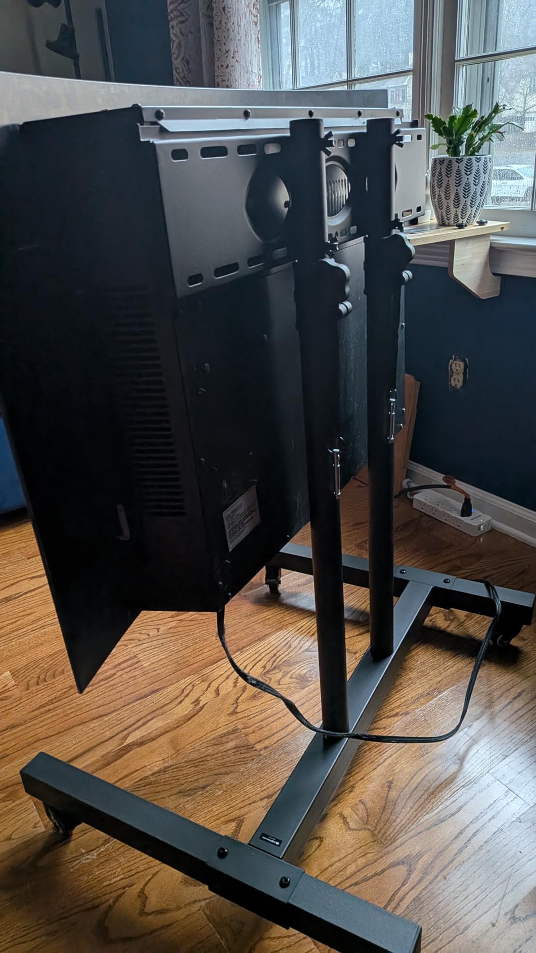 Rfiver Mobile TV Cart Rolling TV Stand for 32-83 Inch Screens up to 110lbs, Portable TV Stand on Wheels with Height Adjustable Shelf, Outdoor TV Stands Mount for Home Office MAX VESA 600x400mm, Black customer photo 2