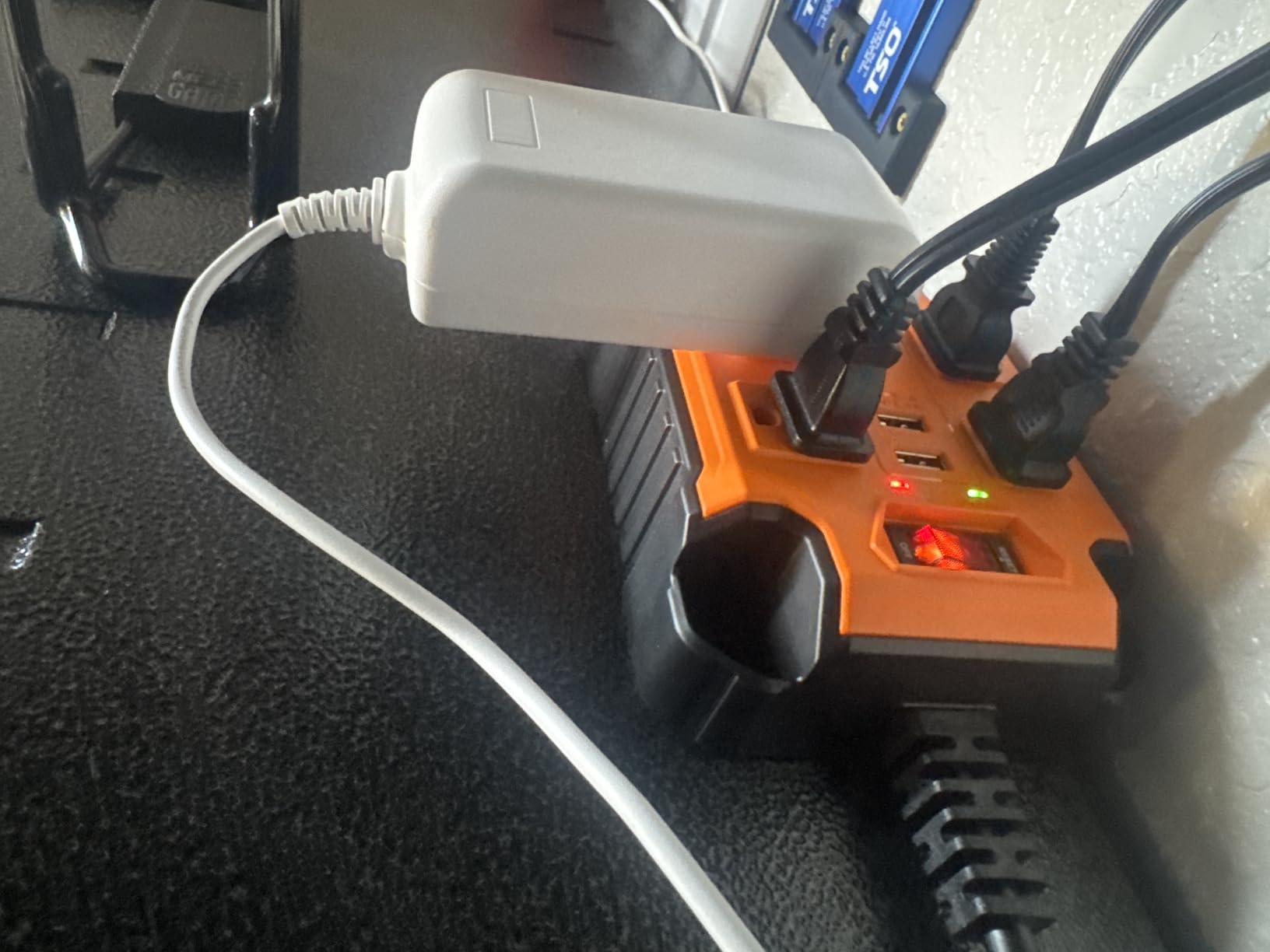 Klein Tools 29601 Magnetic Power Strip with Surge Protector, Extension Cord, 4 Outlets, 3 USB Ports, 5-Foot Cord, Power Supply Box with Light, PowerBox 1, Heavy Duty customer photo 1