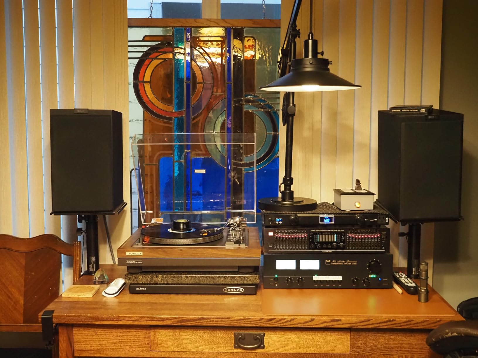 Studio Monitor Stands Pair Heavy Duty Desk Clamp Speaker Stands with Adjustable Tilt Angle Tray of 0-12 Degrees customer photo 1