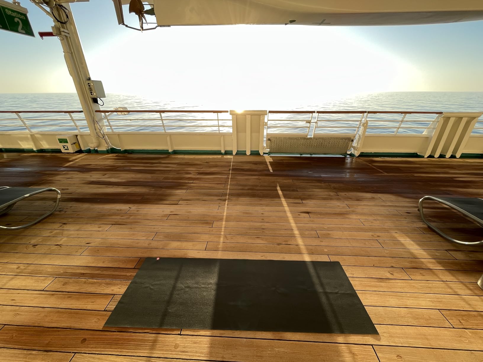 Manduka eKO SuperLite Yoga Mat - 1.5mm Natural Rubber | Foldable & Travel Friendly | Soft Textured Surface | Eco-friendly customer photo 1