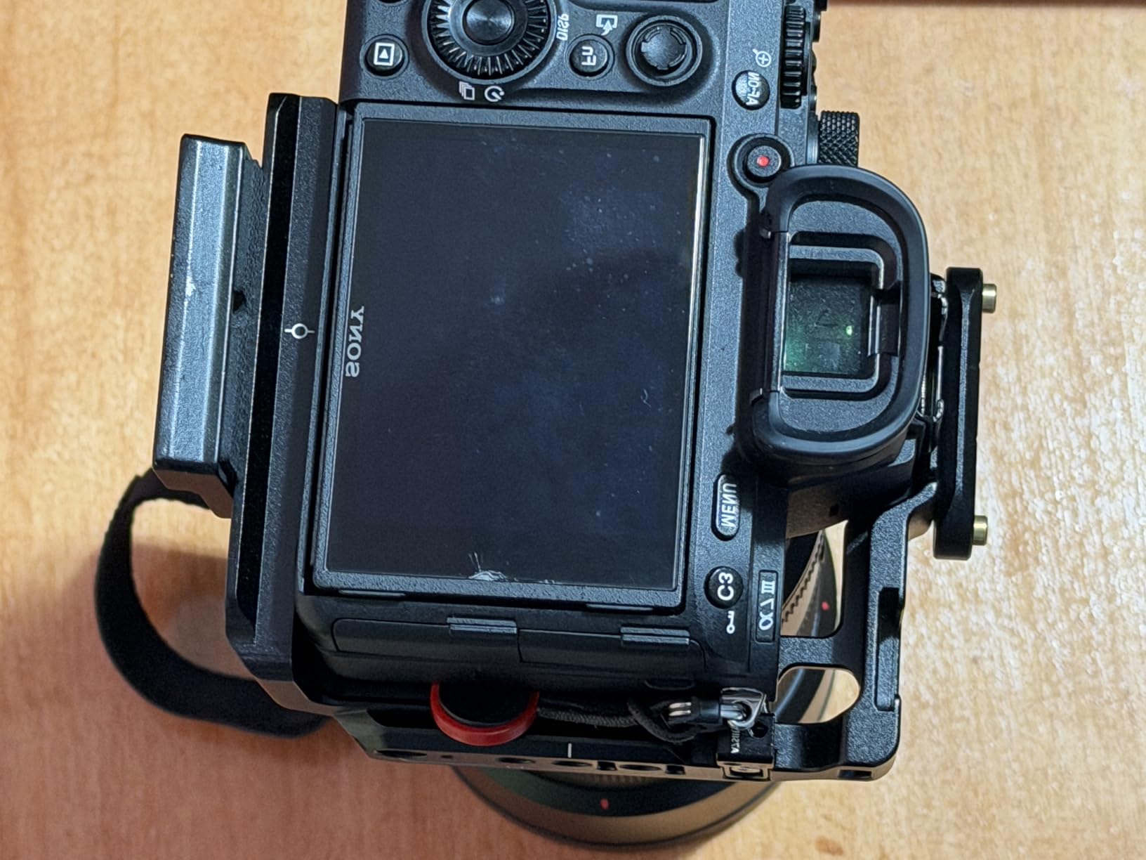 SmallRig Camera Half Cage for Sony Alpha 7 V/Alpha 7R V/Alpha 7 IV/Alpha 7S III/Alpha 1 / Alpha 7R IV - 3639 customer photo 1