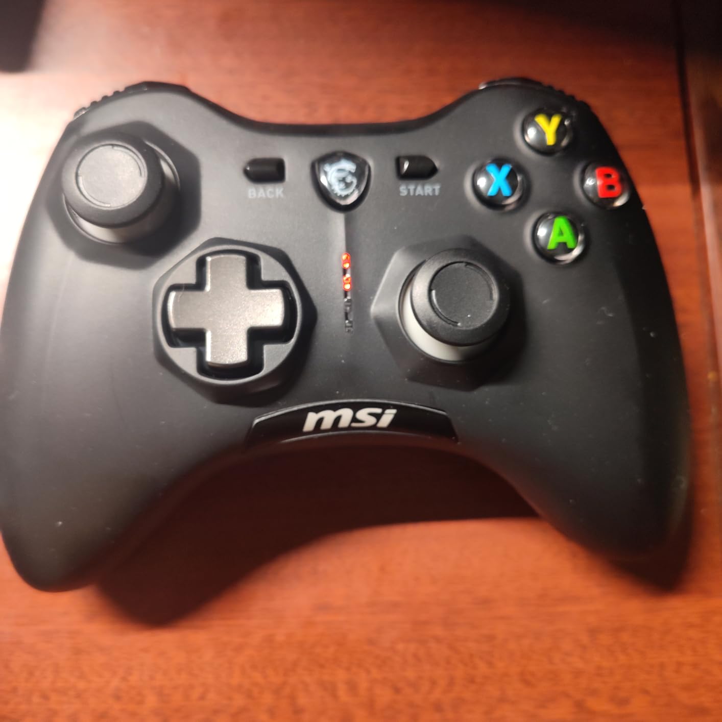 msi Force GC30V2 Wireless Gaming Controller, Dual Vibration Motors, Dual Connection Modes, Interchangeable D-Pads customer photo 1