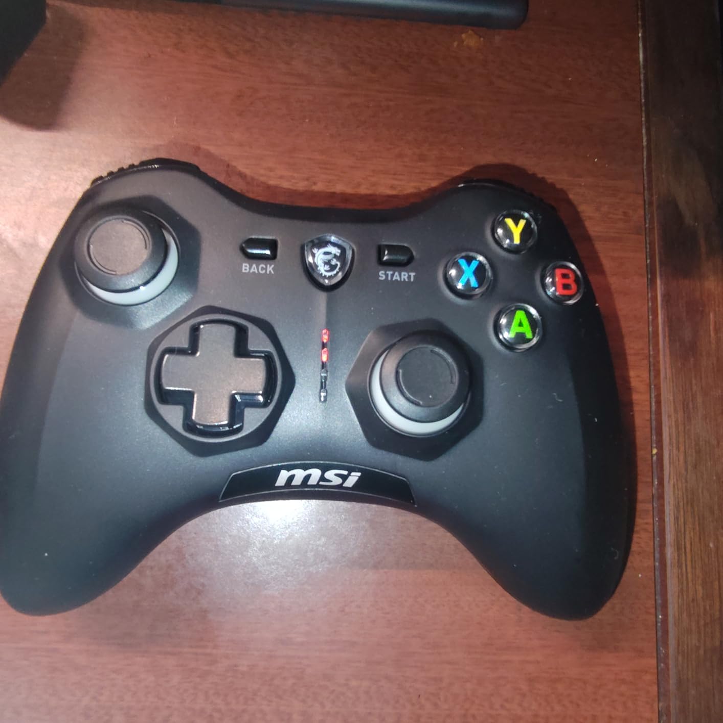 msi Force GC30V2 Wireless Gaming Controller, Dual Vibration Motors, Dual Connection Modes, Interchangeable D-Pads customer photo 2
