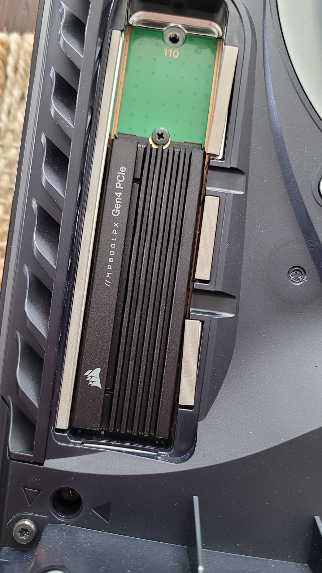Corsair MP600 PRO LPX 1TB M.2 NVMe PCIe x4 Gen4 SSD - Optimized for PS5 (Up to 7,100MB/sec Sequential Read & 5,800MB/sec Sequential Write Speeds, High-Speed Interface, Compact Form Factor) Black customer photo 1
