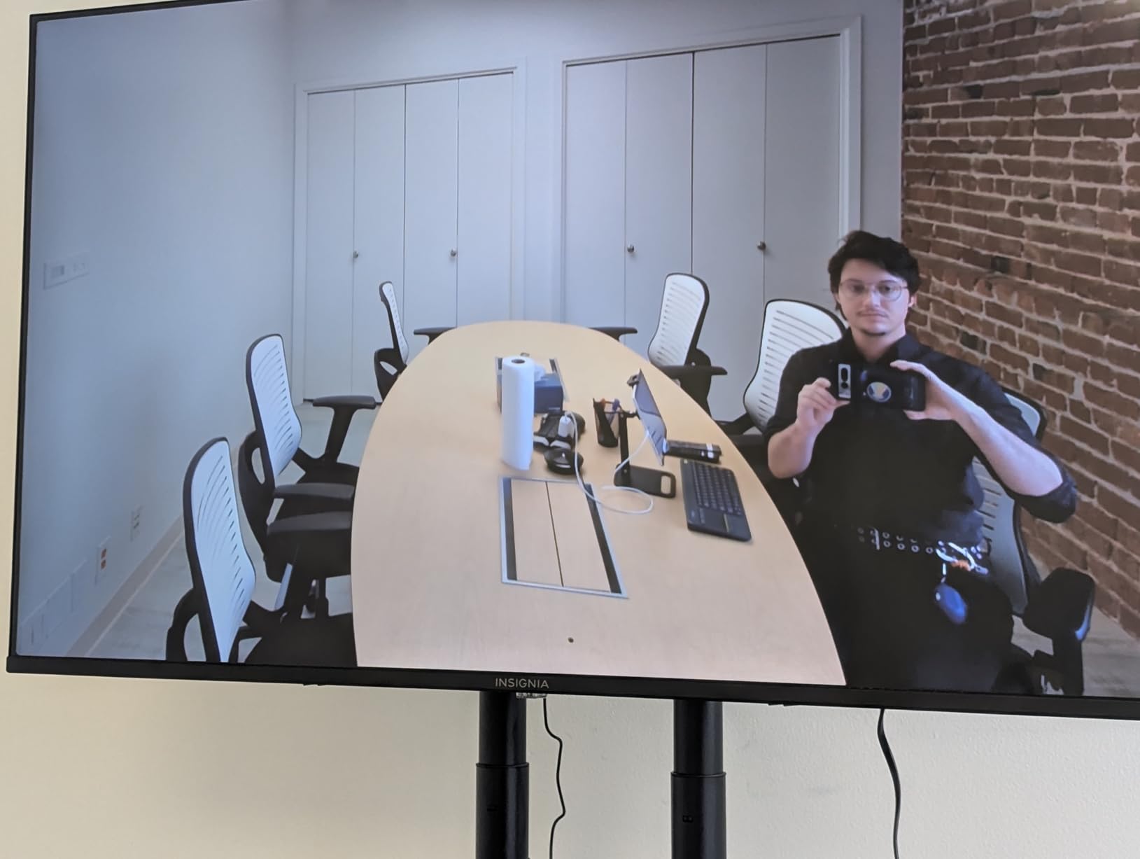 Yealink 4K USB Video Conference Camera - 120 Wide Angle, Microphone, Speaker, Auto Framing, for PC Meetings, Microsoft Teams & Zoom customer photo 1
