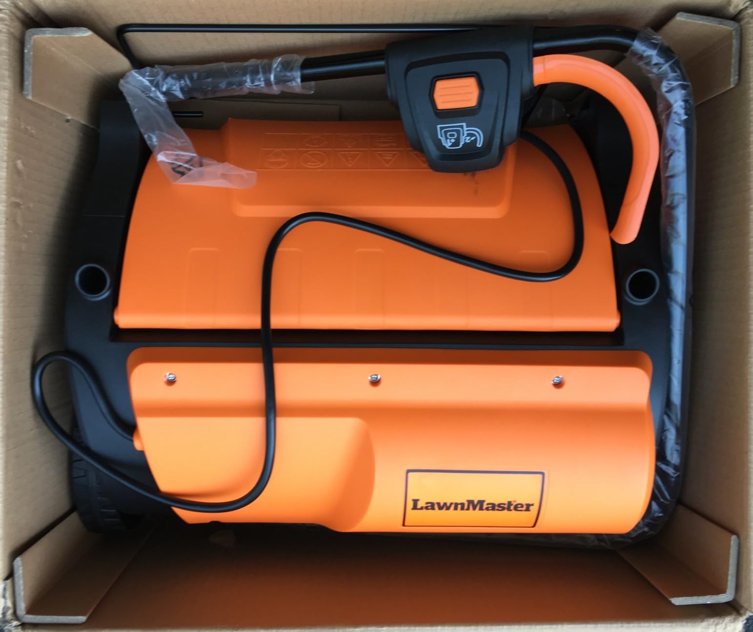LawnMaster GV1212B Scarifier and Dethatcher 13-Inch 12AMP customer photo 1