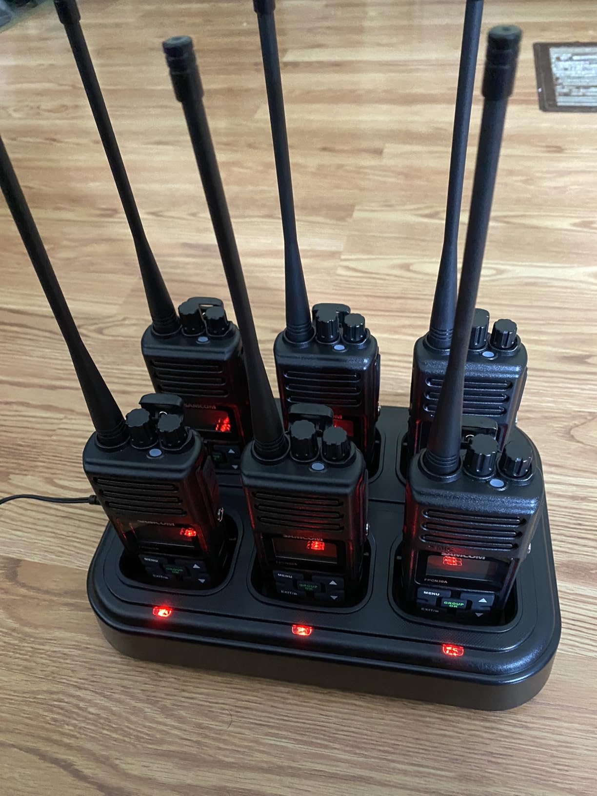 SAMCOM FPCN30A Two Way Radio Commercial with Gang Charger, Rechargeable 2 Way Radio, 5W Walkie Talkie High Power, UHF Radios for Warehouse, Churches, Jobsite (6 Pcs Radio + Charger Gang) customer photo 2