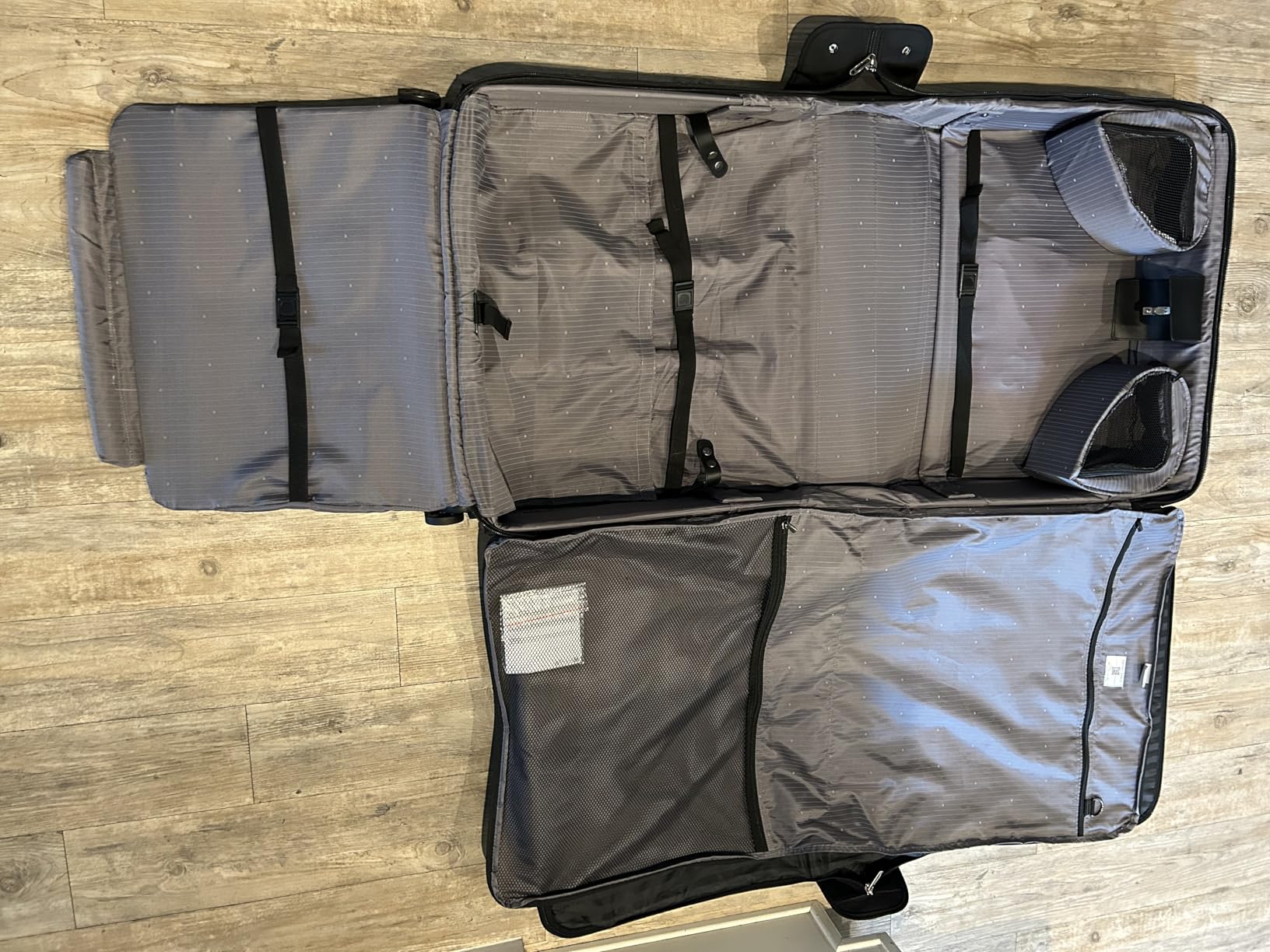DELSEY Paris Helium DLX - Rolling Garment Bag with Spinner Wheel - Lightweight Travel Garment Bag - SECURITECH Zip - Suit and Dresses Rolling Travel Bag customer photo 1