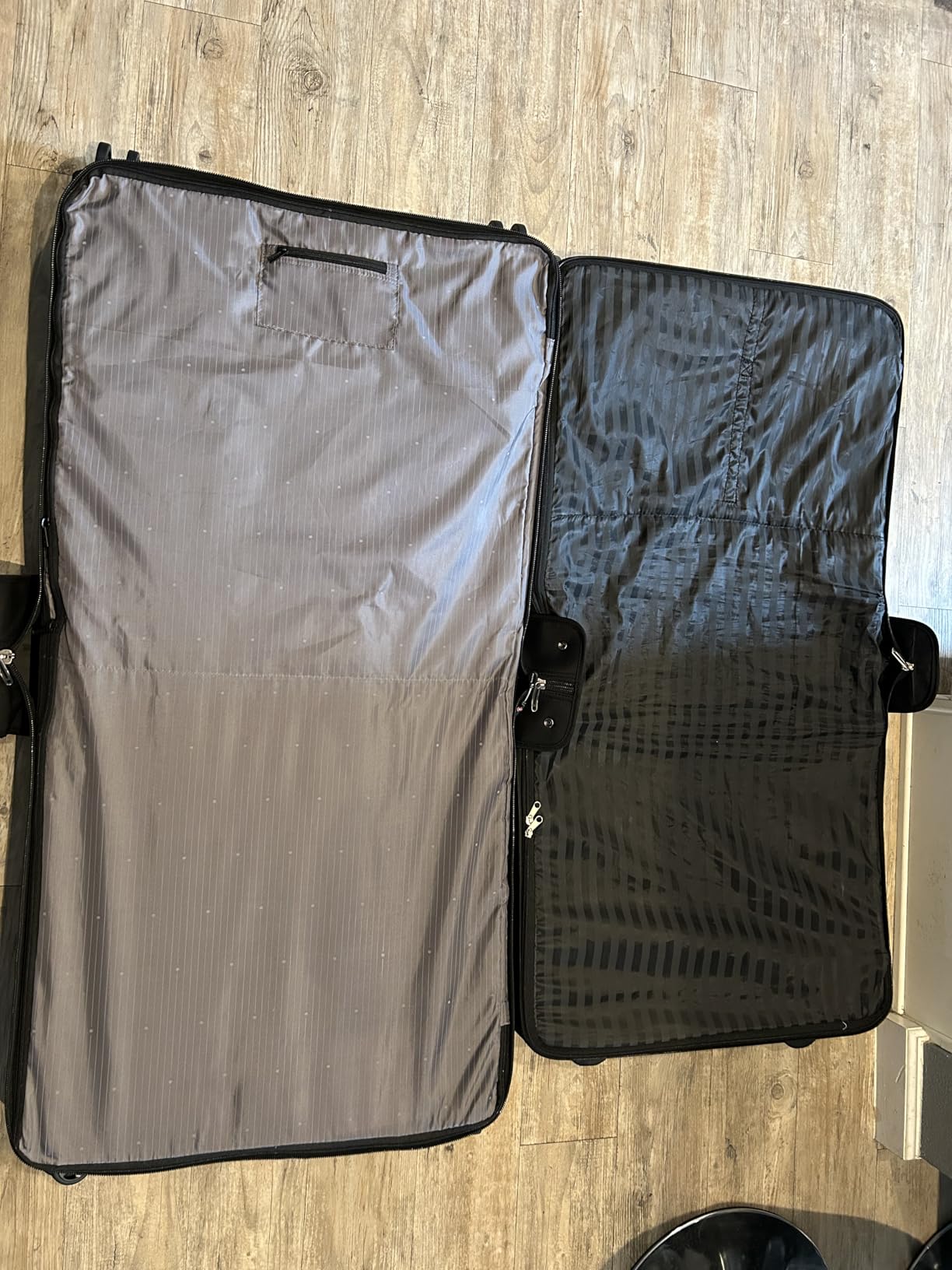 DELSEY Paris Helium DLX - Rolling Garment Bag with Spinner Wheel - Lightweight Travel Garment Bag - SECURITECH Zip - Suit and Dresses Rolling Travel Bag customer photo 2