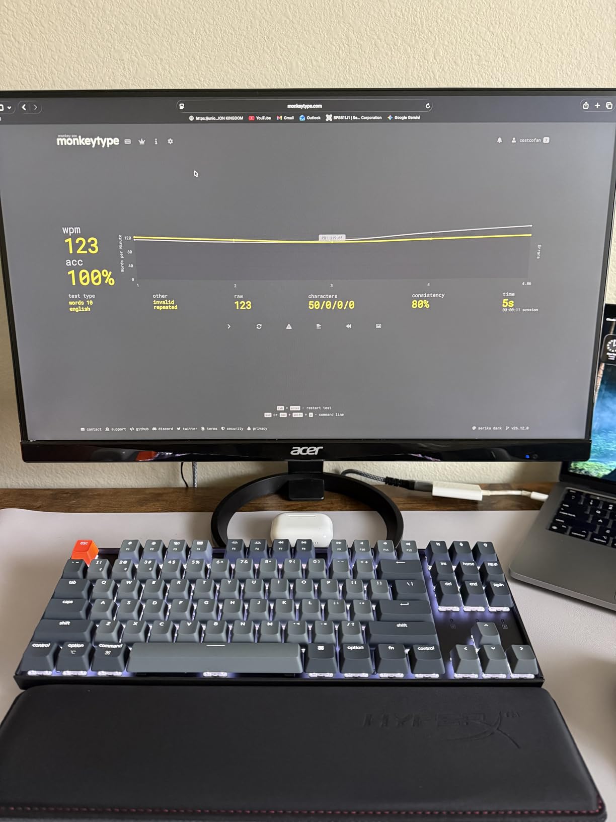 HyperX Wrist Rest - Tenkeyless - Cooling Gel - Memory Foam - Anti-Slip, Black customer photo 1