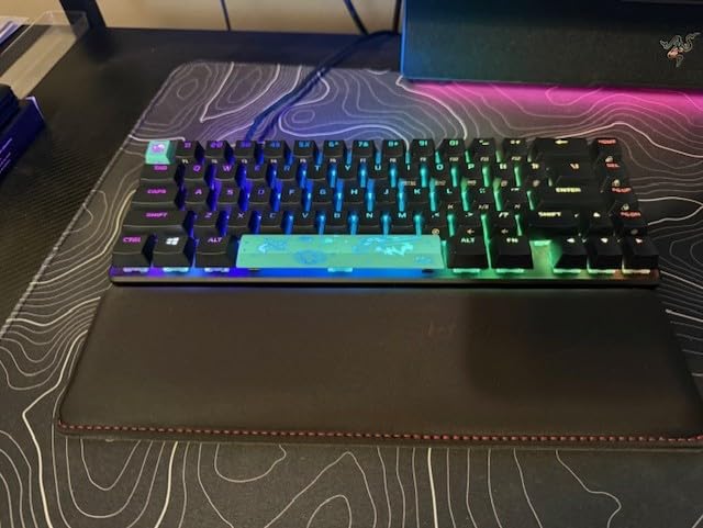 HyperX Wrist Rest - Tenkeyless - Cooling Gel - Memory Foam - Anti-Slip, Black customer photo 2