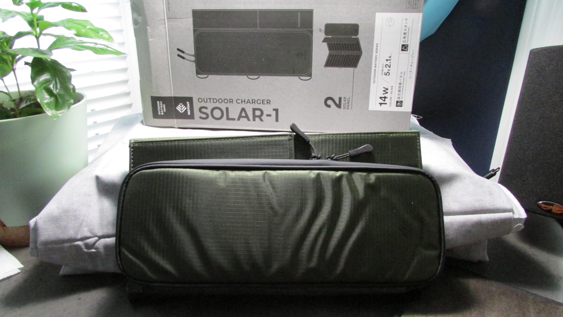 ELECOM NESTOUT Portable Solar Panel, Dual USB-A Ports, 28W Power Generation Charger for Phone Camping, Durable Water-Resistant Ripstop Nylon, Foldable Lightweight, Adjustable Stands (2-Panel) customer photo 1