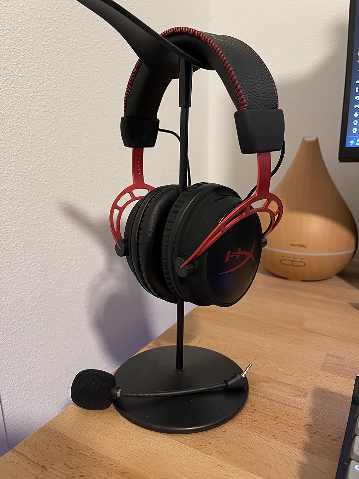 HyperX Cloud Alpha Wireless - Gaming Headset for PC, 300-hour battery life, DTS Headphone:X Spatial Audio, Memory foam, Dual Chamber Drivers, Noise-canceling mic, Durable aluminum frame, Red customer photo 2