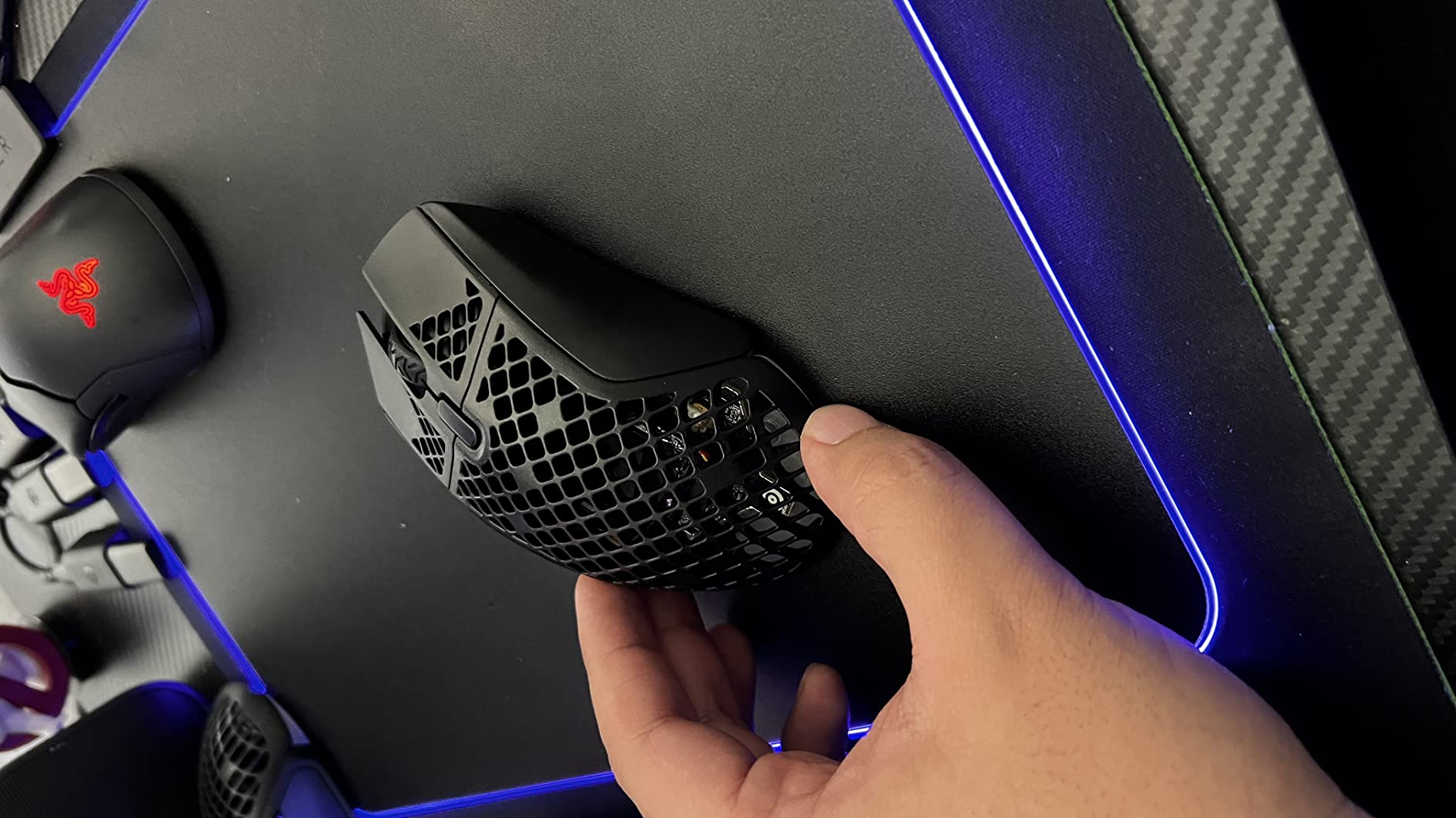 SteelSeries Aerox 9 Wireless - Holey RGB Gaming Mouse - Ultra-lightweight Water Resistant Design - 18 Buttons - Bluetooth/2.4 GHz - 18K DPI TrueMove Air Optical Sensor customer photo 1