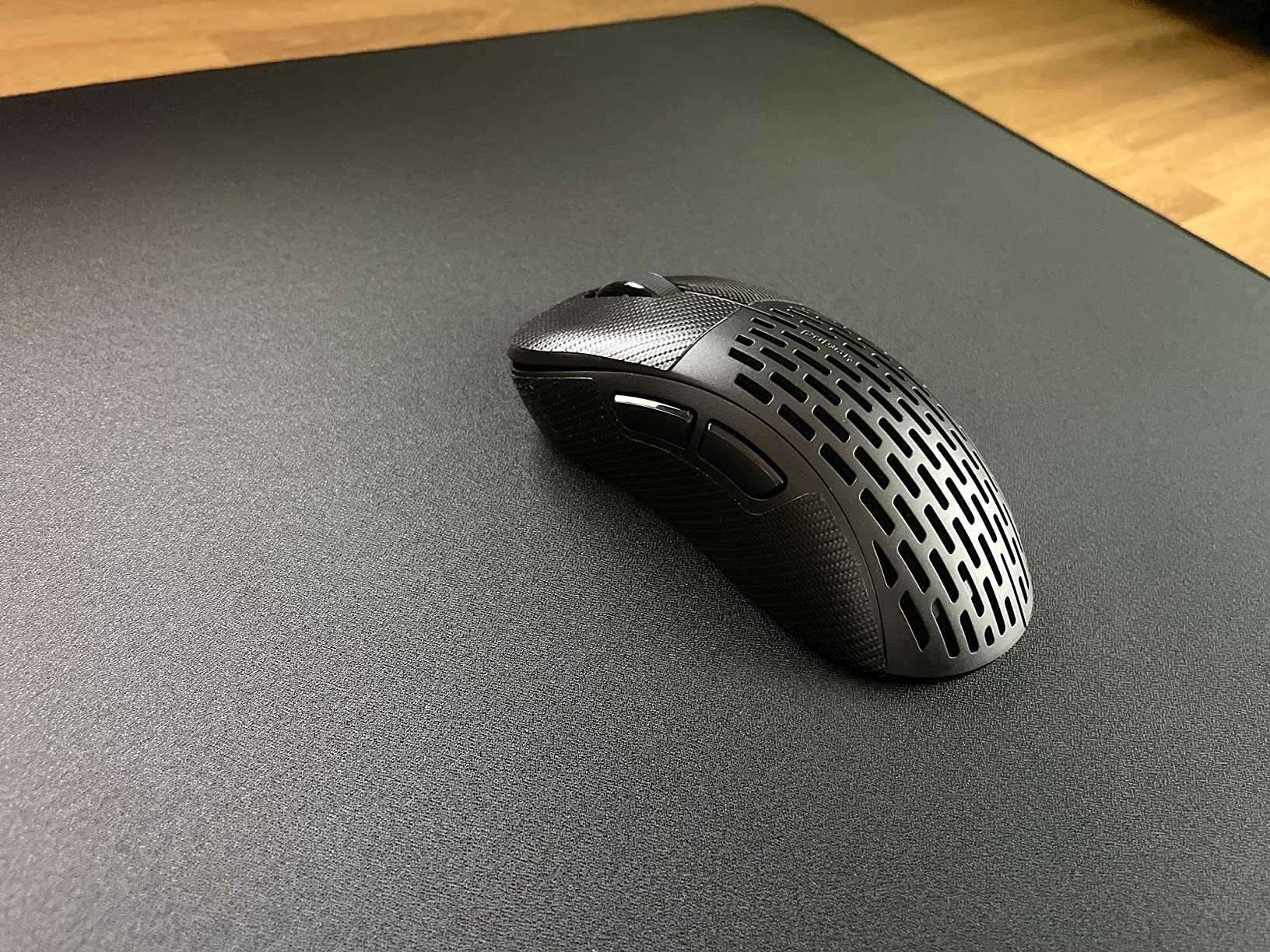 Pulsar Gaming Gears - Xlite v2 Wireless Gaming Mouse, Ultra Lightweight, 2.1 oz (59 g), Ergonomic 2.4 Ghz 1 ms 20000 DPI Optical Sensor PAW3370 Domestic Genuine Product (Medium, Wireless, White) customer photo 1