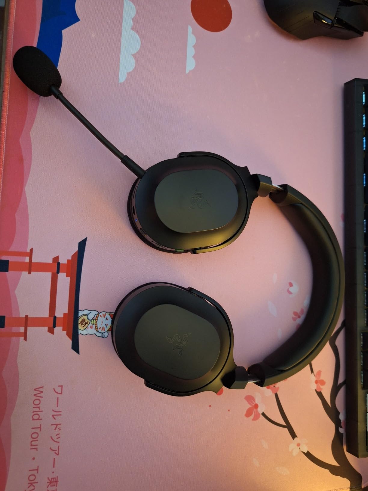 Razer Barracuda X Wireless Gaming & Mobile Headset (PC, PlayStation, Switch 2, Android, iOS): 2.4GHz Wireless + Bluetooth - Lightweight - 40mm Drivers - Detachable Mic - 50 Hr Battery - Quartz Pink customer photo 2