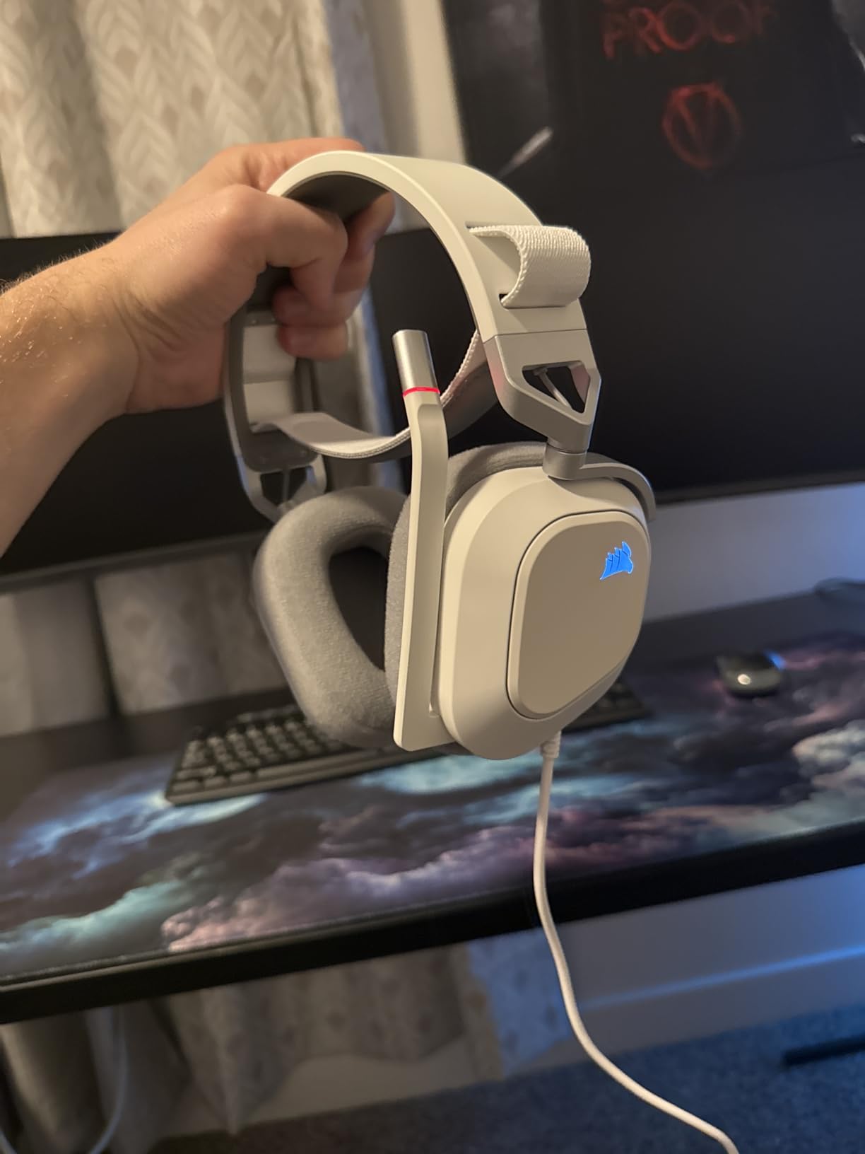 Corsair HS80 RGB USB Premium Gaming Headset with Dolby Audio 7.1 Surround Sound (Broadcast-Grade Omni-Directional Microphone, Memory Foam Earpads, High-Fidelity Sound, Durable Construction) White customer photo 2
