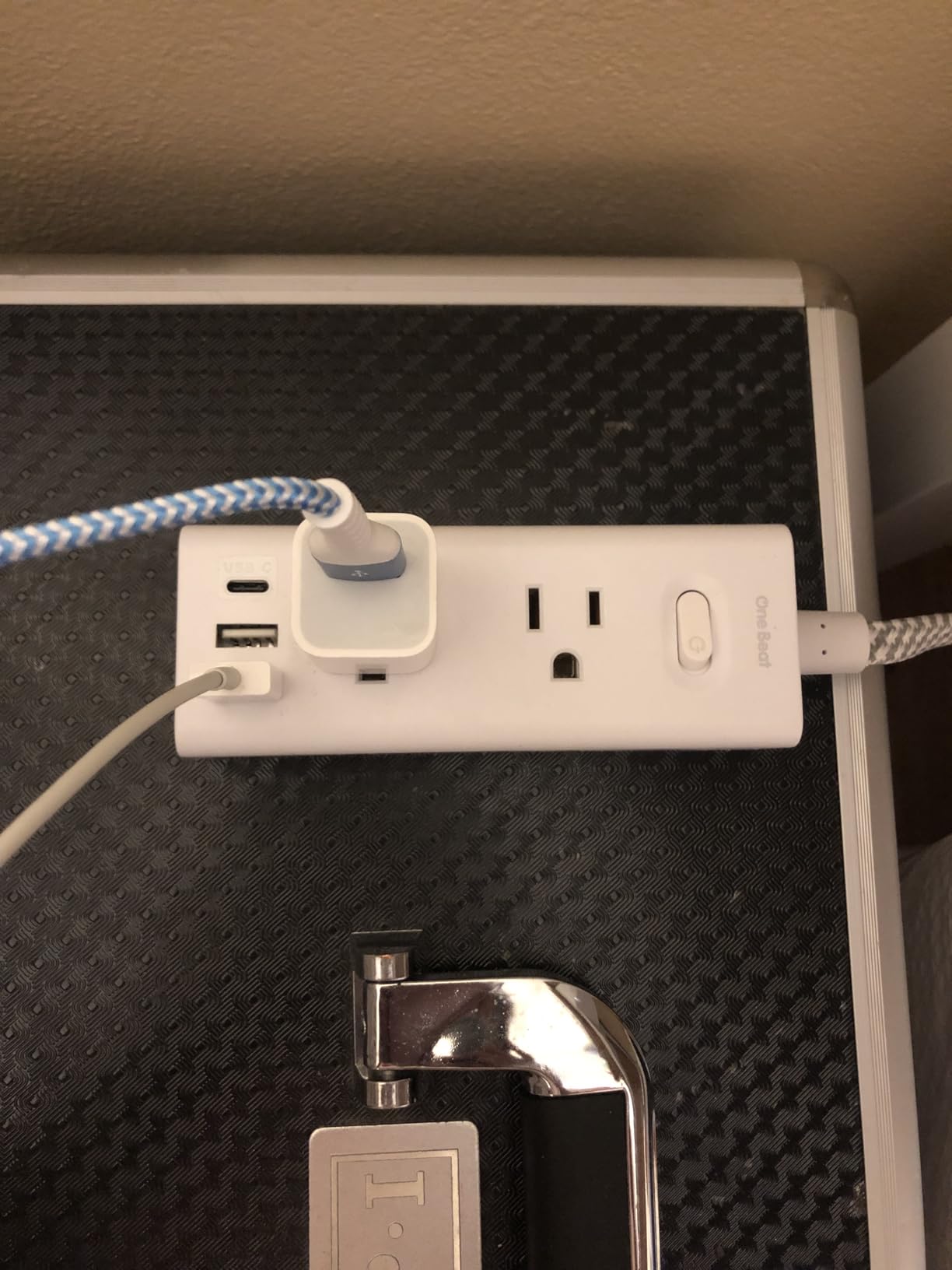 Power Strip Surge Protector - One Beat 6 Widely Outlets with 4 USB Ports (2 USB C), 5 Ft Extension Cord Flat Plug, Wall Mount Outlet Extender Small Power Strip for College Dorm Room customer photo 2