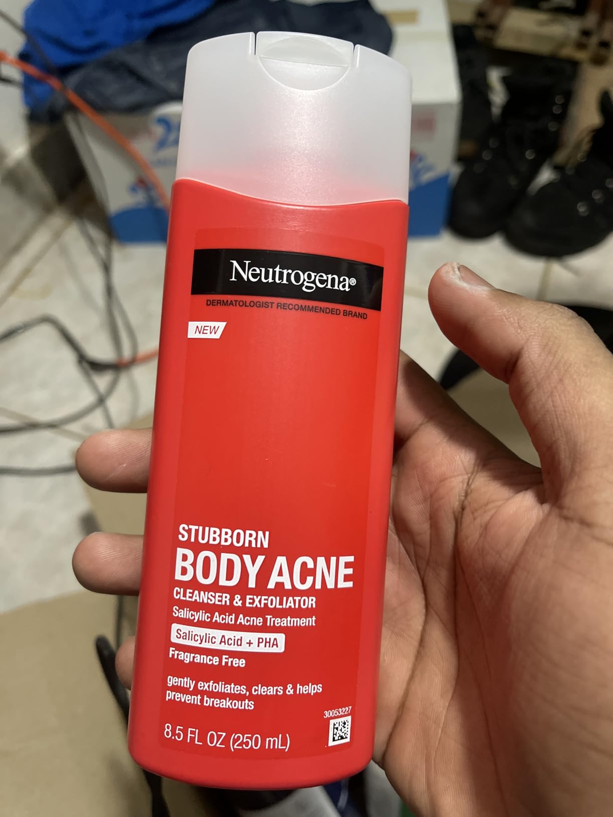 Neutrogena Salicylic Acid & PHA Stubborn Acne Body Wash, Exfoliating Cleanser Acne Treatment for Chest & Shoulder, Gently Clears, Exfoliates & Helps Prevent Breakouts, Fragrance Free, 8.5 Fl Oz customer photo 2