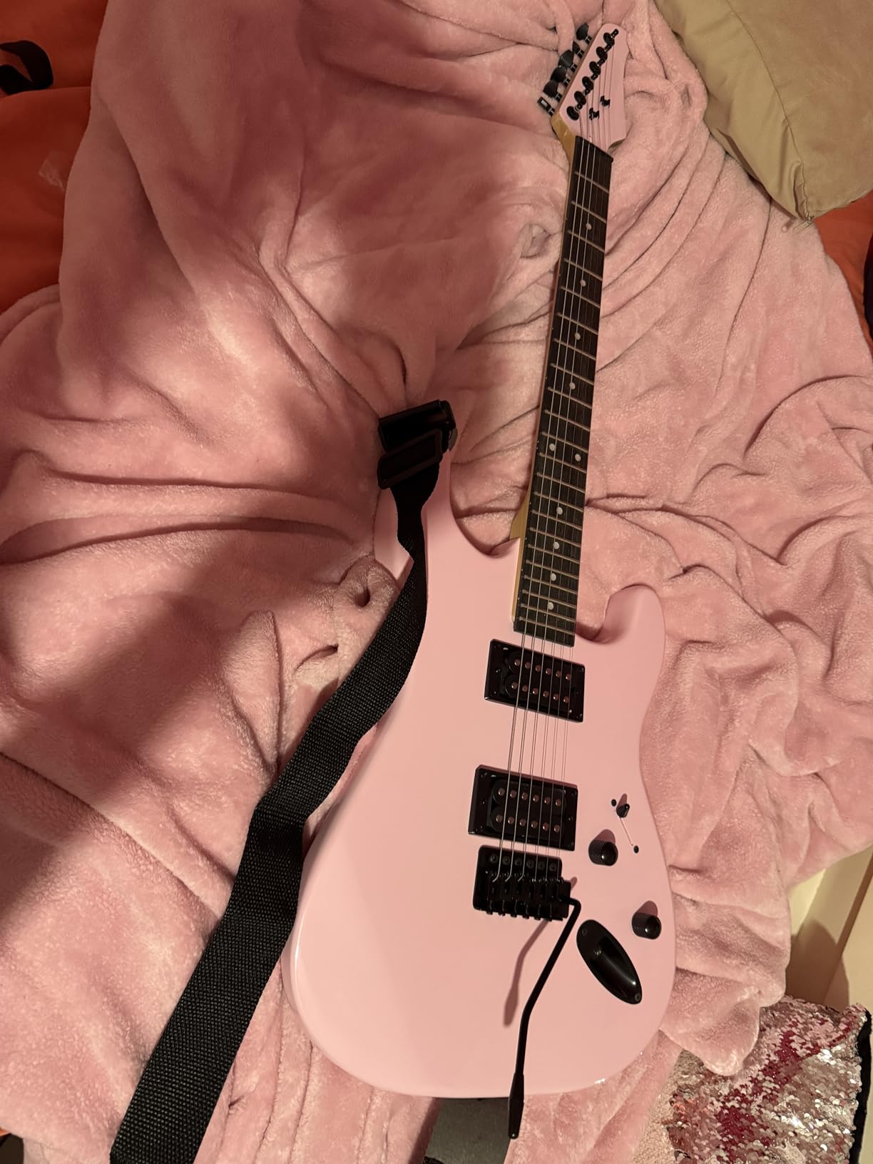 Ktaxon 39 Inch Electric Guitar, Full Size Solid Body H-H Pickups 6 Strings Beginner Guitar Kit With Gig Bag, Strap, Tremolo Arm, Cable & Picks (Black Back) customer photo 1
