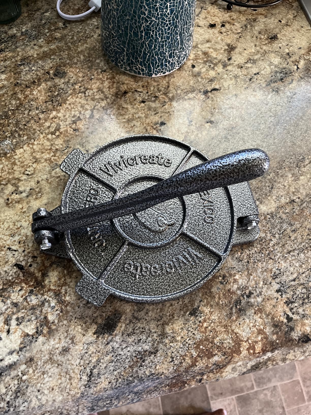 Vivicreate Tortilla Press Cast Iron 7.5 Inch, Heavy Duty Tortilla Maker, Roti Maker, Empanada Press, Dough Press for Tacos Flatbread Plantain, Mexican Kitchen Tool, Prensa Tortillas customer photo 2