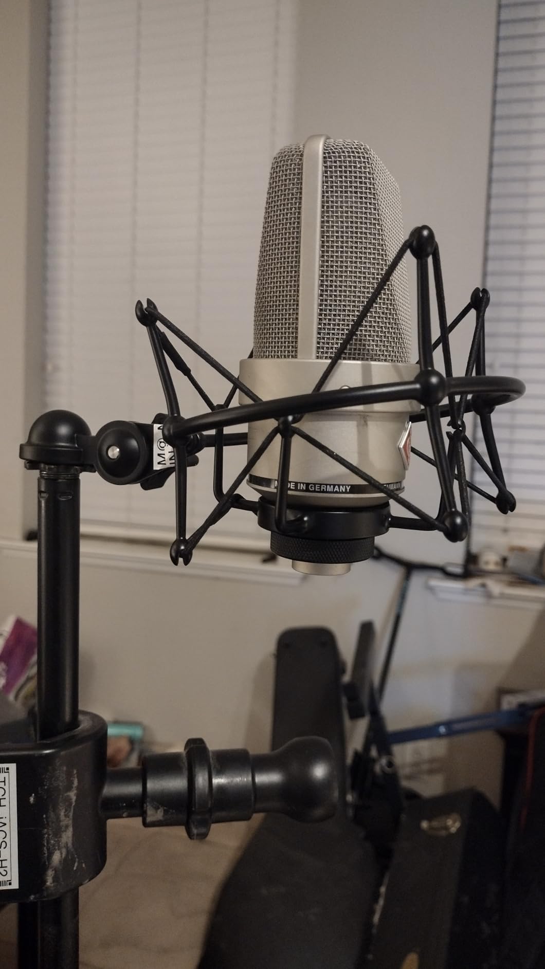 Microphone Shock Mount Universal Mic Holder Spider Recording Mic Shockmount Stand Compatible with Many Condenser Mics Like Rode NT1-A NT2-A Procaster AT2020 MXL 990 770 U87 (Black) customer photo 2