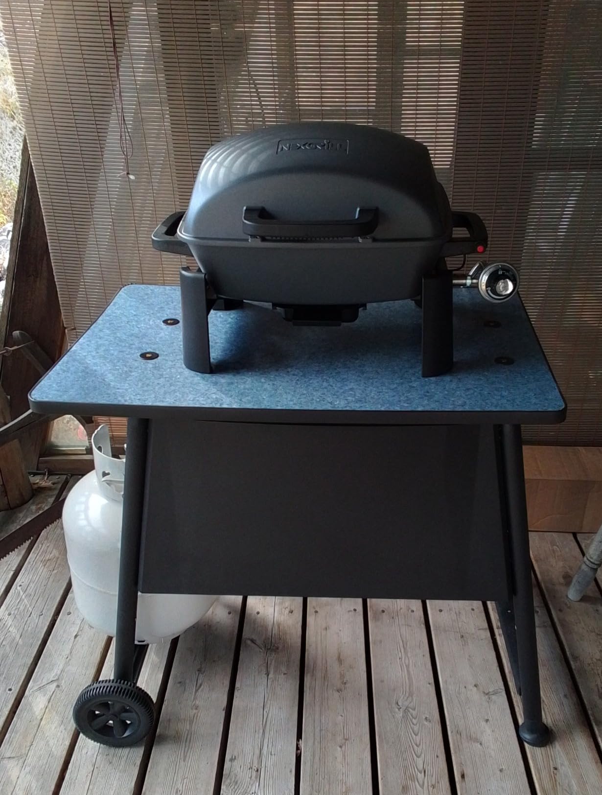 Nexgrill 1-Burner Portable Propane Gas Grill with Lid, Piezo Ignition, 10,000 BTUs, 183 SQ In, Compact Tabletop Grill for Outdoor Cooking, Camping, Tailgating, Gardens, Patios customer photo 1