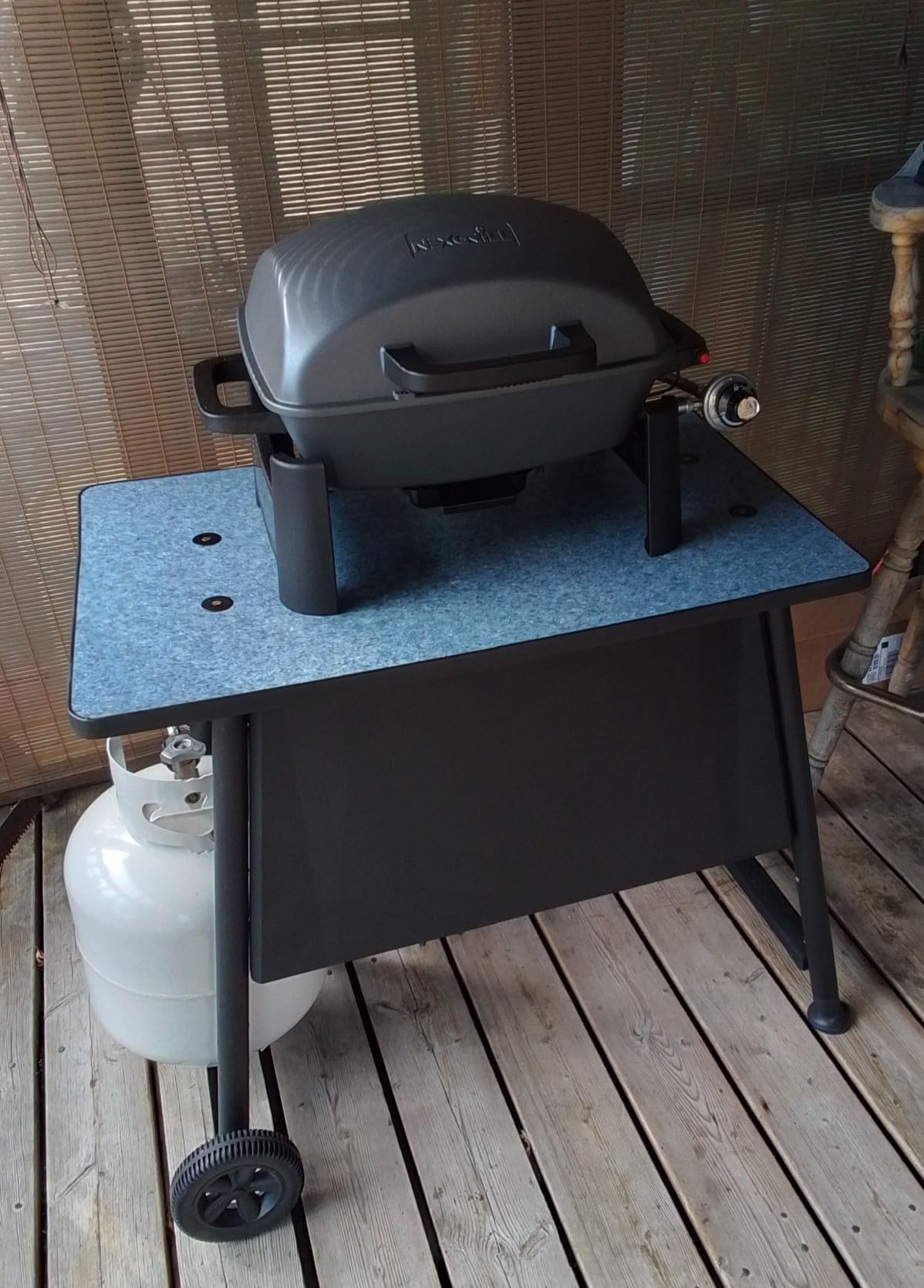 Nexgrill 1-Burner Portable Propane Gas Grill with Lid, Piezo Ignition, 10,000 BTUs, 183 SQ In, Compact Tabletop Grill for Outdoor Cooking, Camping, Tailgating, Gardens, Patios customer photo 2