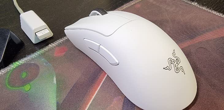 Razer DeathAdder V3 Pro Wireless Gaming Mouse: 64g Lightweight Ergonomic - 30K DPI Optical Sensor - Gen-3 Optical Switches - 8 Programmable Controls - Up to 90 Hr Battery - White customer photo 2