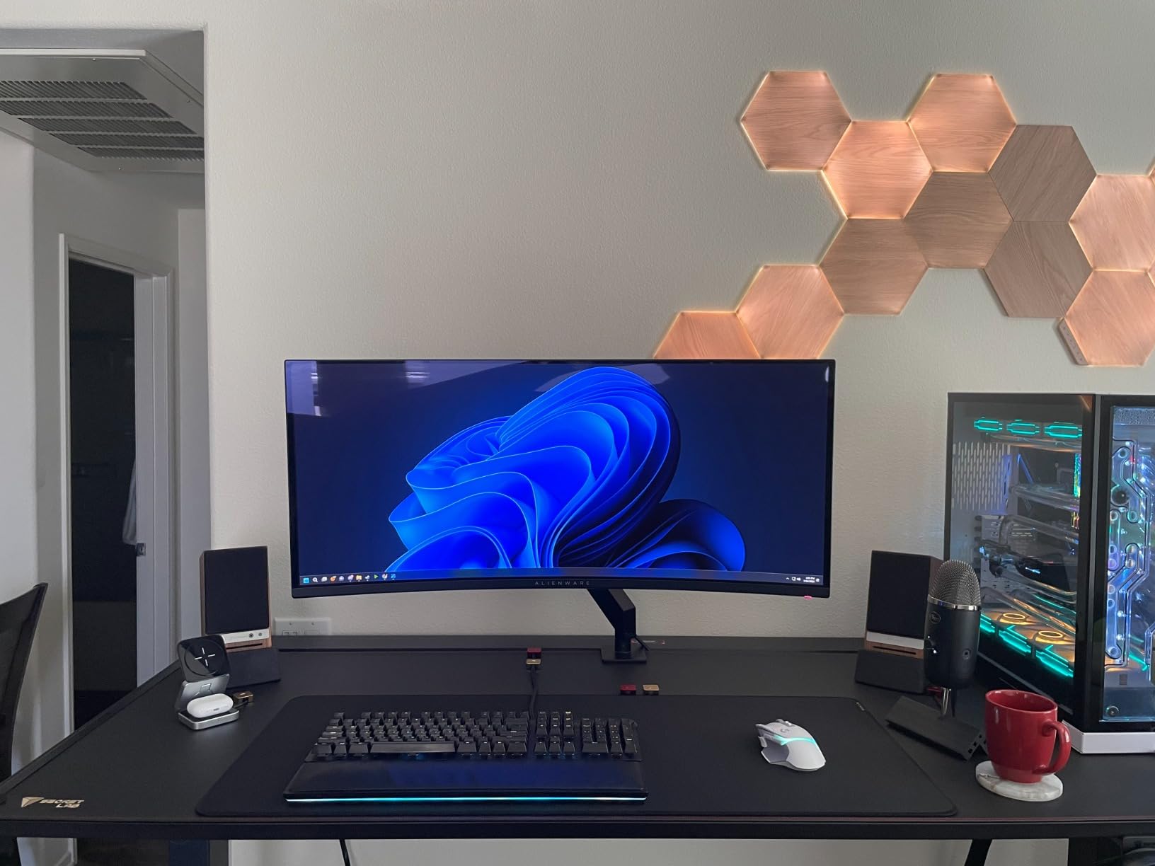 Razer Strider Chroma Hybrid Gaming Mouse Mat with Razer Chroma RGB: Hybrid Soft/Hard Mat - 19 Razer Chroma RGB Lighting Zones - Warp and Water-Resistant - Anti-Slip Base - Seamless Edges XXLarge customer photo 2