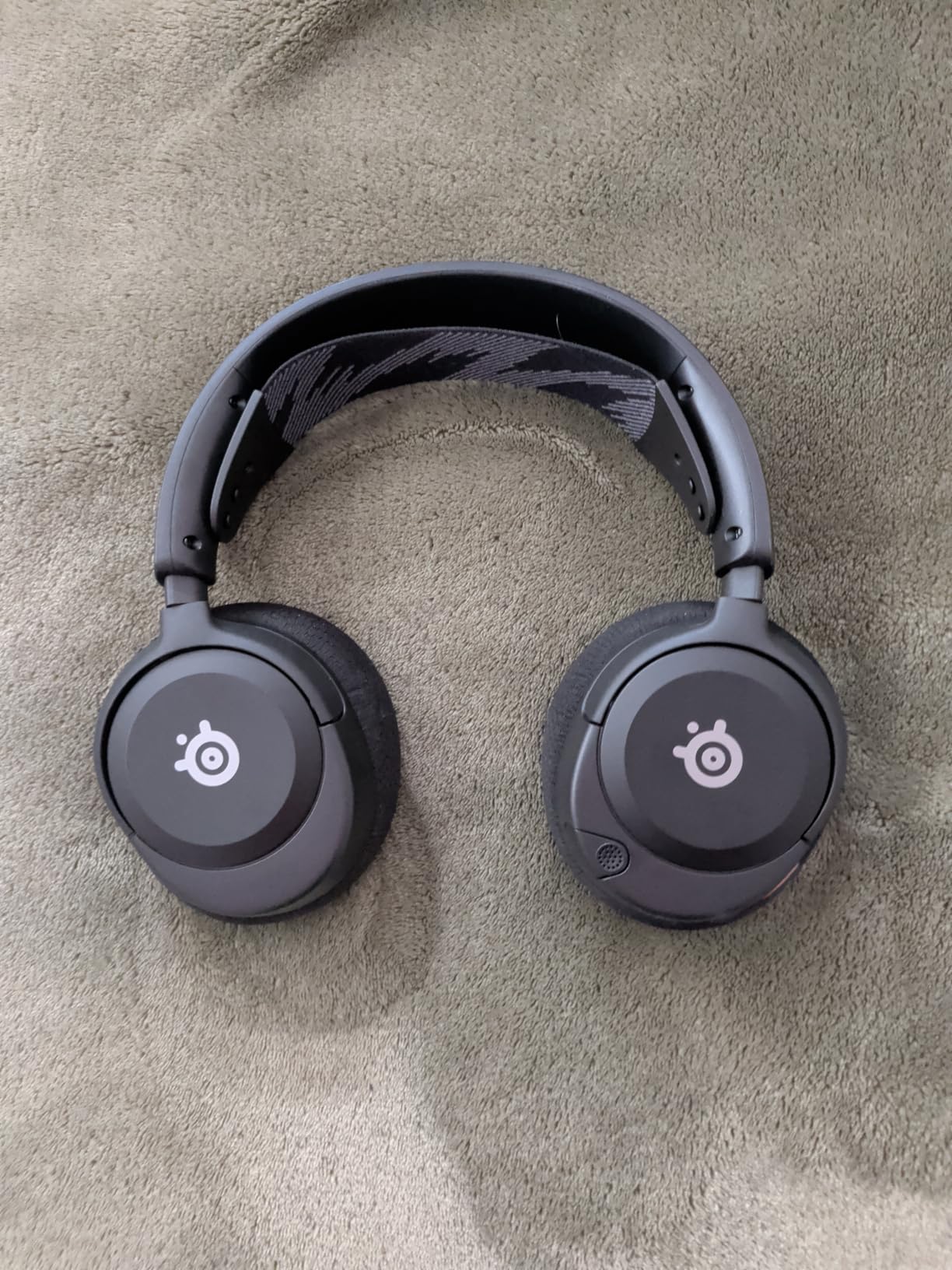 SteelSeries Arctis Nova 1 Multi-System Gaming Headset - Hi-Fi Drivers - 360 Spatial Audio - Comfort Design - Durable - Ultra Lightweight - Noise-Cancelling Mic - PC, PS5/PS4, Switch, Xbox - White customer photo 2