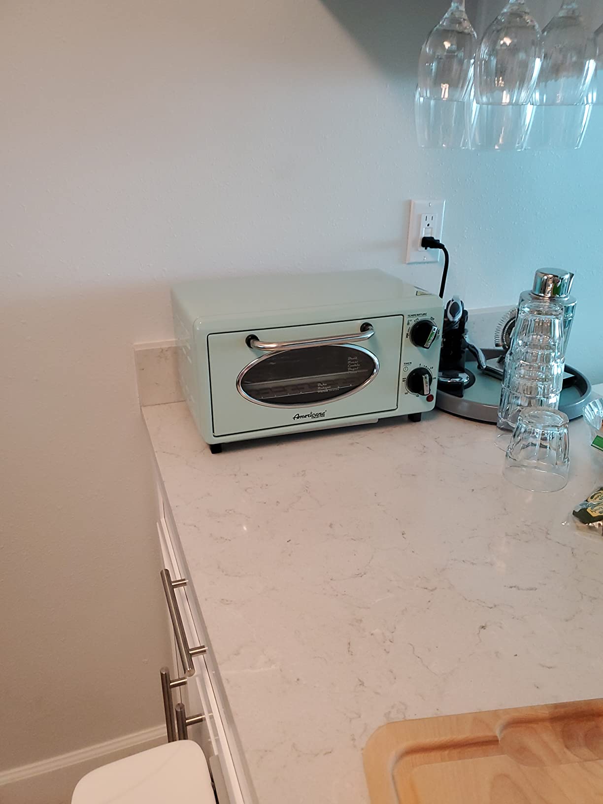Elite Gourmet by Maximatic Americana Collection ETO147M Diner 50's Retro Countertop Toaster oven, Bake, Toast, Fits 8
