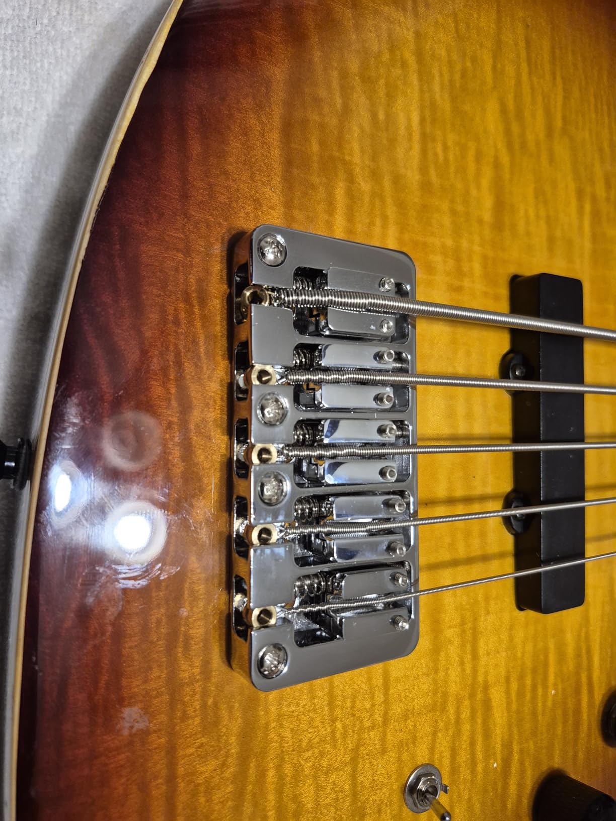IYV-IPJB-500A Solid Body with Flame Maple Electric Jazz Bass, Natural customer photo 2