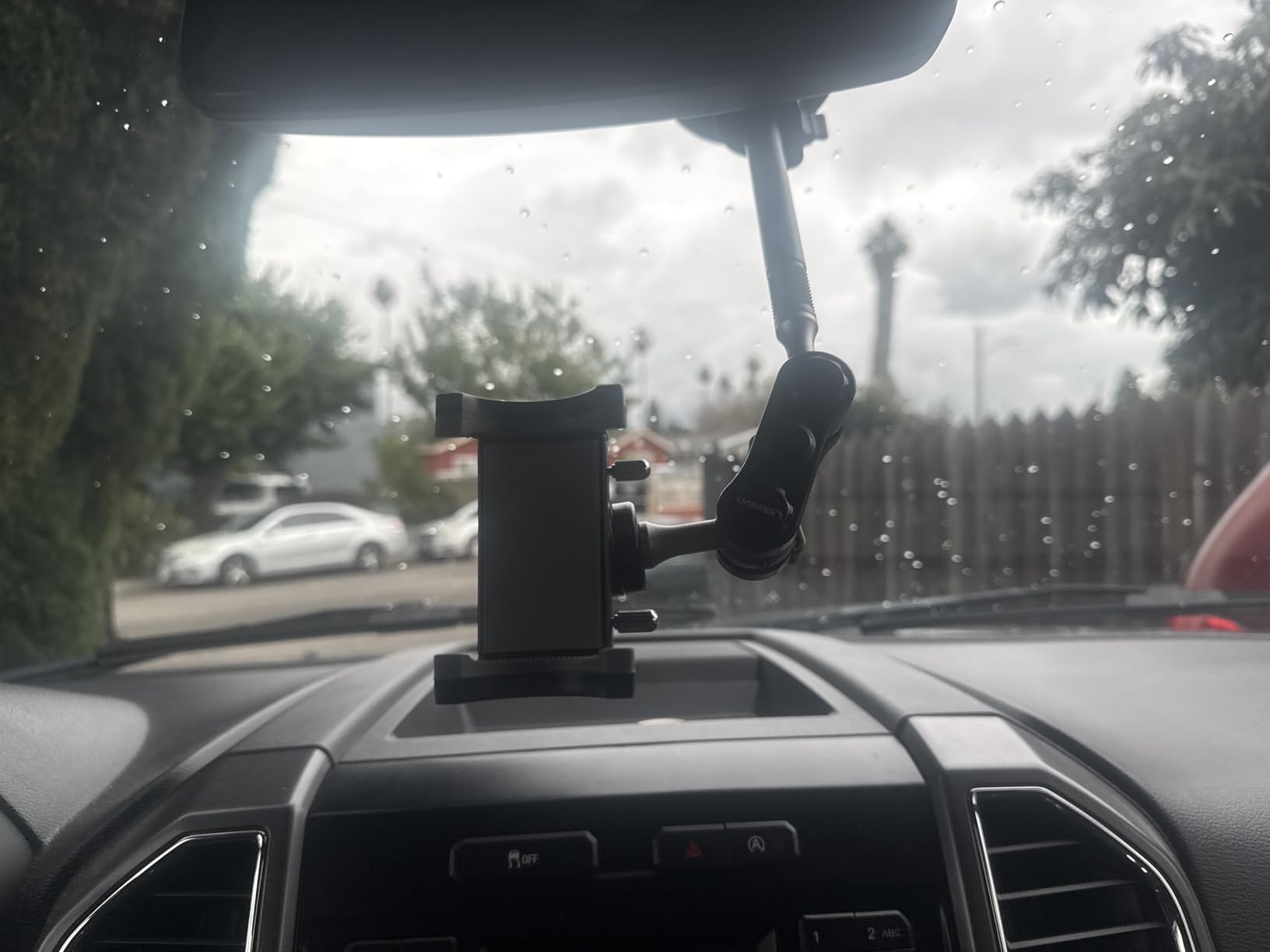 leepiya Phone Mount for car, 360° Adjustable Dashboard Windshield Car Phone Holder Mount, Ultra-Durable Metal, car Mount for Camera vlogging, Car Phone Mount for iPhone Samsung All Smartphones customer photo 1
