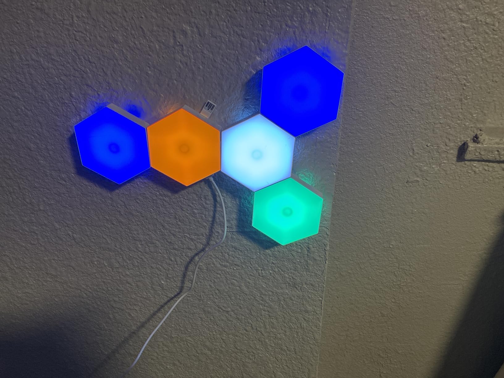 Vcwtty Hexagon Lights, Smart LED Wall Lights with Remote, 13 Colors Touch-Sensitive DIY Modular Assembled RGB Wall Panels, Hex Light with USB-Power for Autism, Game Room Decor, Party (10 Pack) customer photo 2