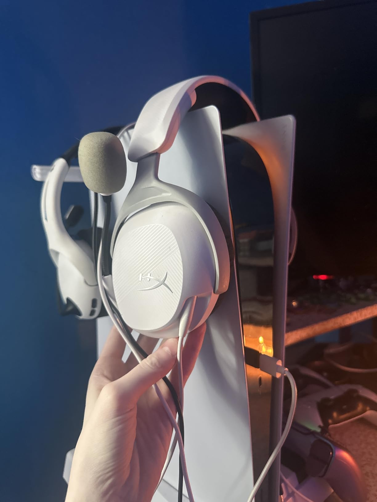 HyperX Cloud Stinger 2 Core - Gaming Headset for Playstation, Lightweight Over-Ear Headset with mic, Swivel-to-Mute Function, 40mm Drivers - White customer photo 1