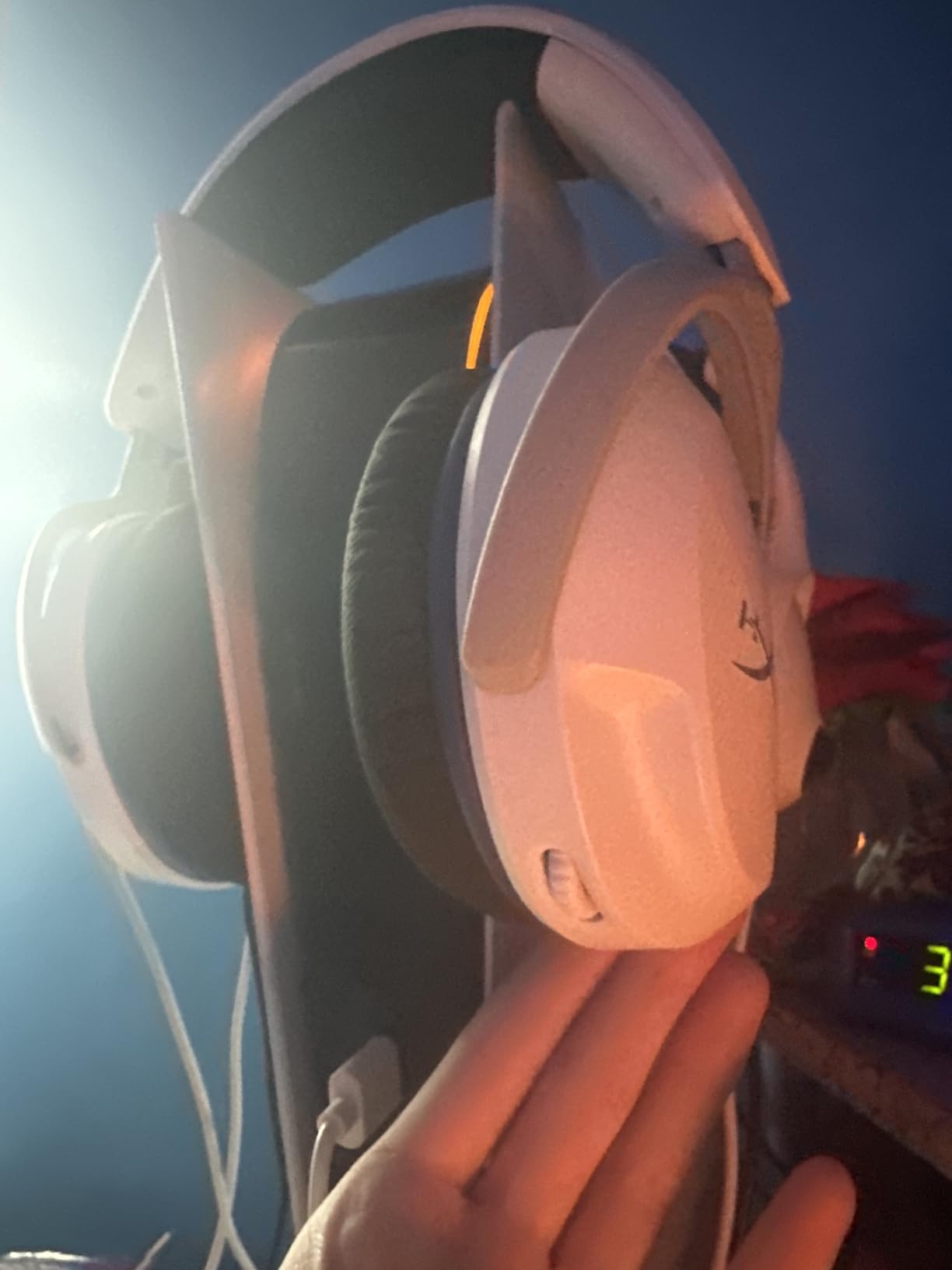 HyperX Cloud Stinger 2 Core - Gaming Headset for Playstation, Lightweight Over-Ear Headset with mic, Swivel-to-Mute Function, 40mm Drivers - White customer photo 2