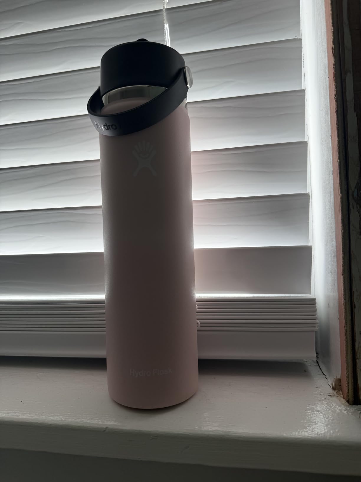 Hydro Flask Water Bottle - Insulated Stainless Steel - Wide Straw Lid, Non Spill, Leakproof in 32 Oz Black customer photo 2