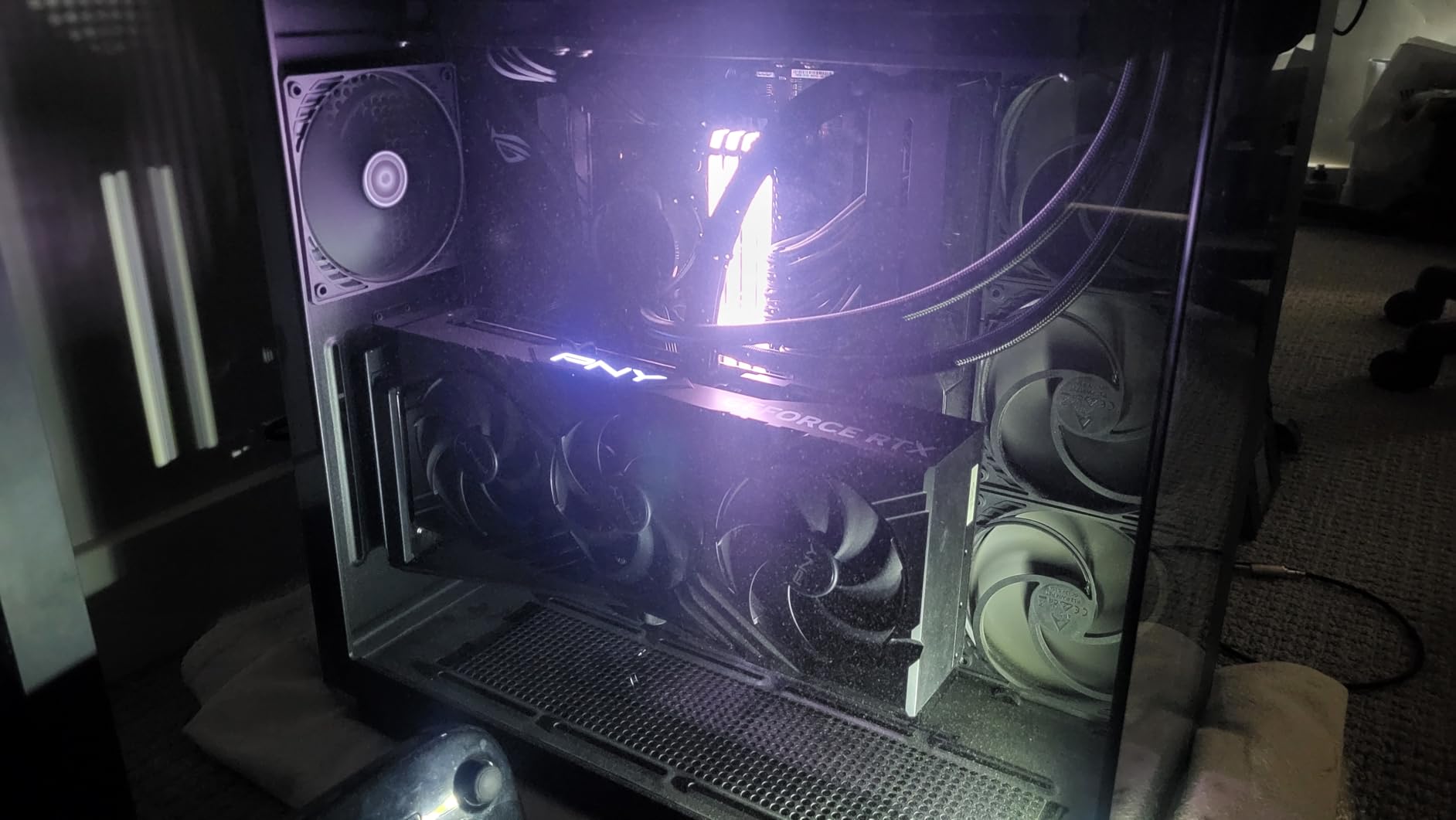 PNY GeForce RTX 4090, 24GB GDDR6X, Verto Triple Fan, Graphics Card, DLSS 3, 384-Bit, PCIe 4.0, HDMI/DisplayPort customer photo 1