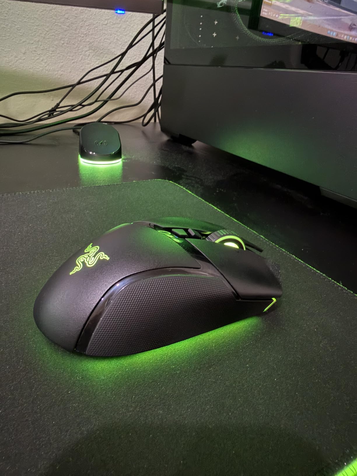 Razer Basilisk V3 Pro Customizable Wireless Gaming Mouse: Fast Optical Switches Gen-3 - HyperScroll Tilt Wheel - Chroma RGB - 11 Programmable Buttons - Focus Pro 30K Optical Sensor - White customer photo 2