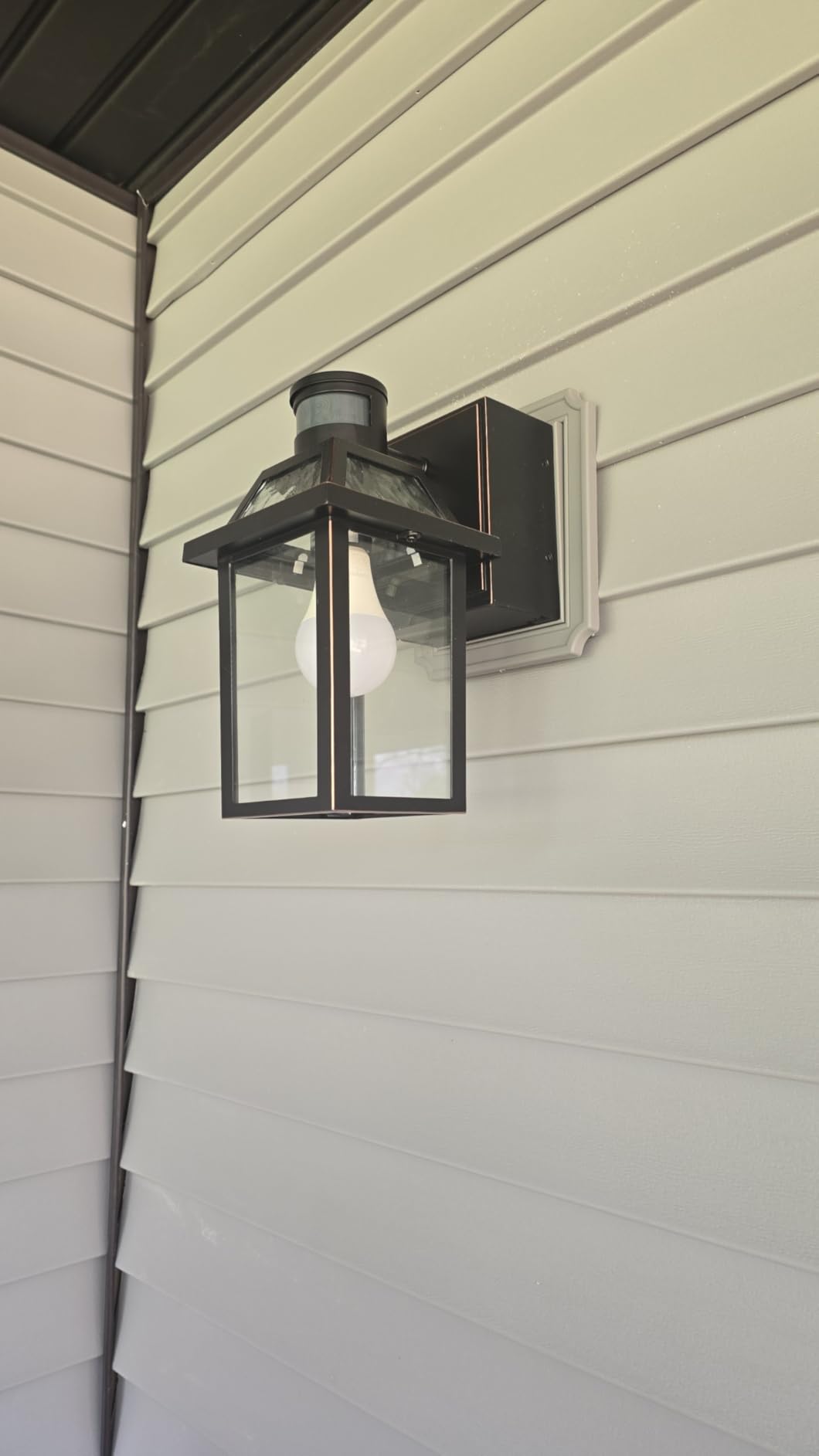 Yisuro Porch Lights with GFCI Outlet, Dusk to Dawn Motion Sensor Outdoor Light, 3 Lighting Modes Exterior Fixture, Outside for House Front Door Patio Garage(2 Pack Black) customer photo 1
