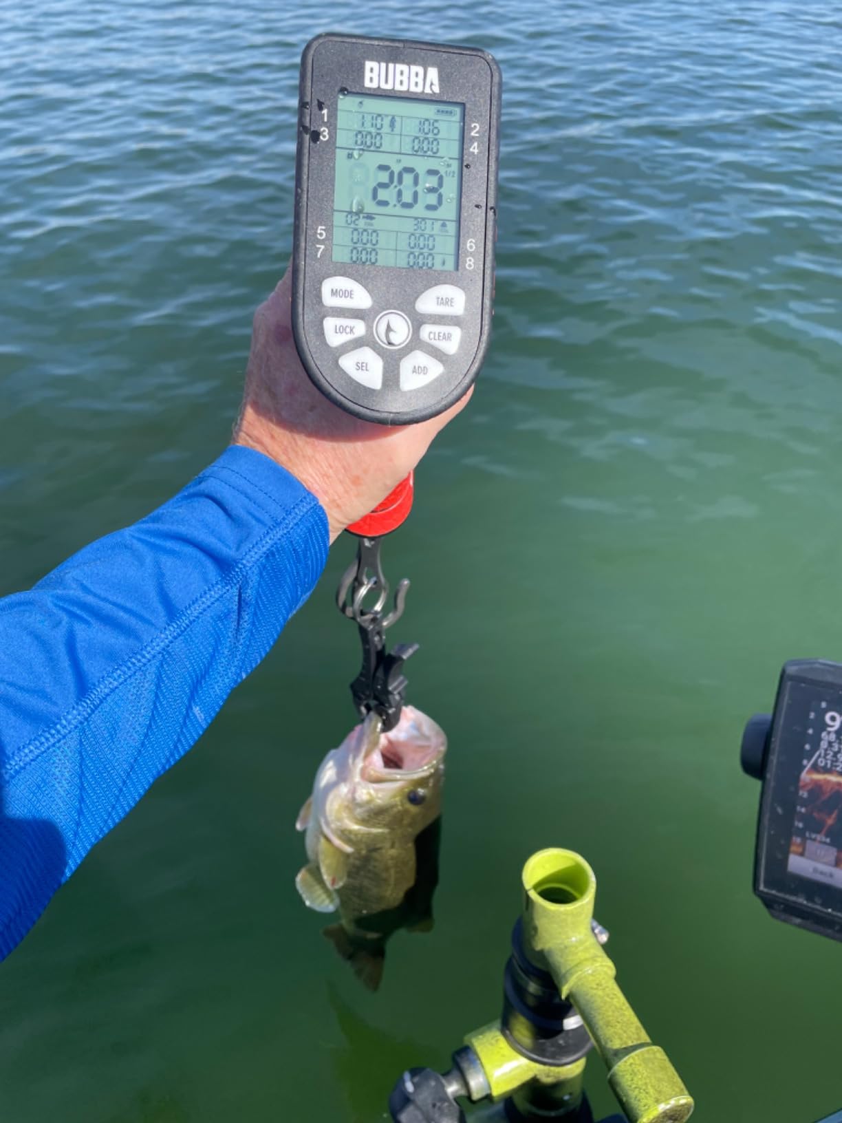 BUBBA Smart Fish Scale -Tournament Fishing Tool - Built in Fish Clip and Hook - 2 Modes, Digital Screen, 60lb Limit customer photo 1