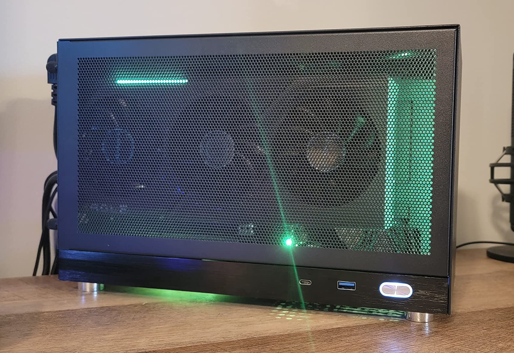 8 Best Mini-ITX Cases for Gaming PCs (April 2026) Expert Reviews