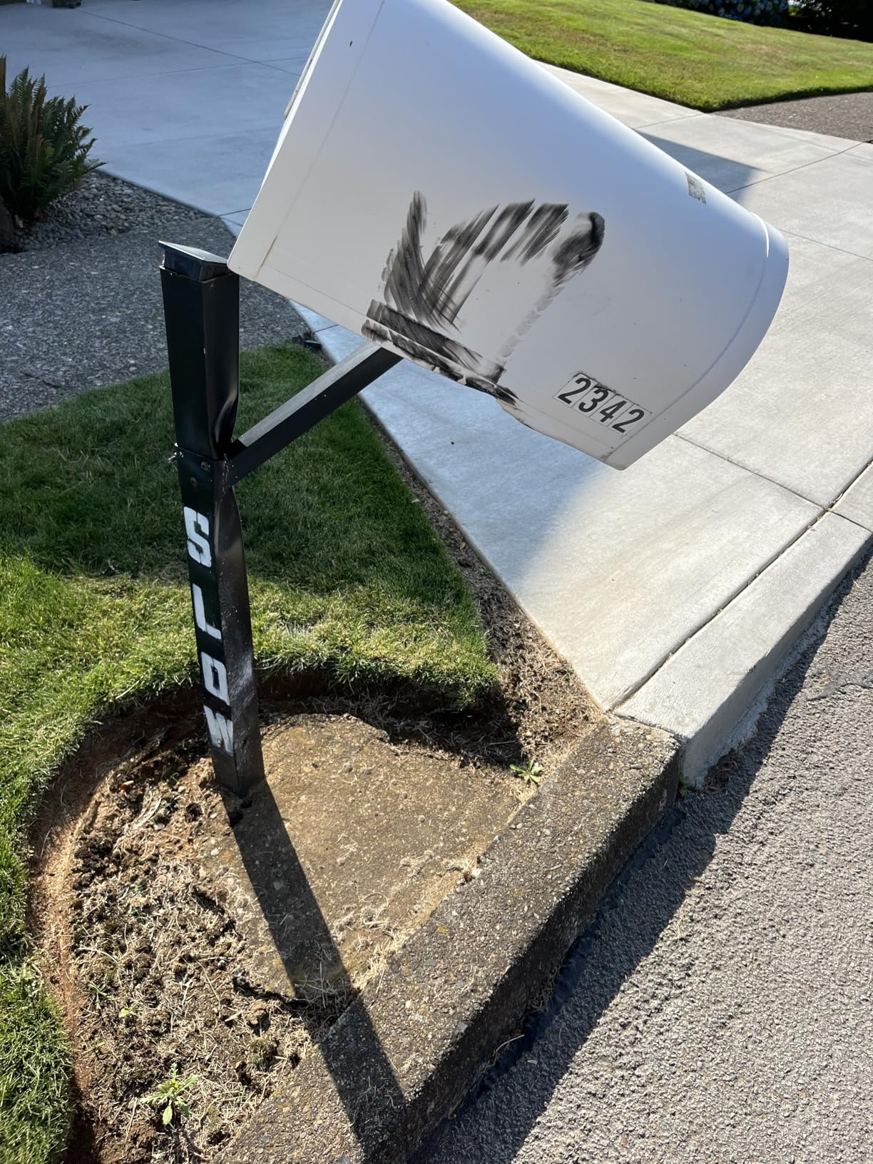 Architectural Mailboxes Reliant Secure, Locking USPS Approved Heavy Duty Steel Metal Post Mounted Mail Box for Outside, Black customer photo 1