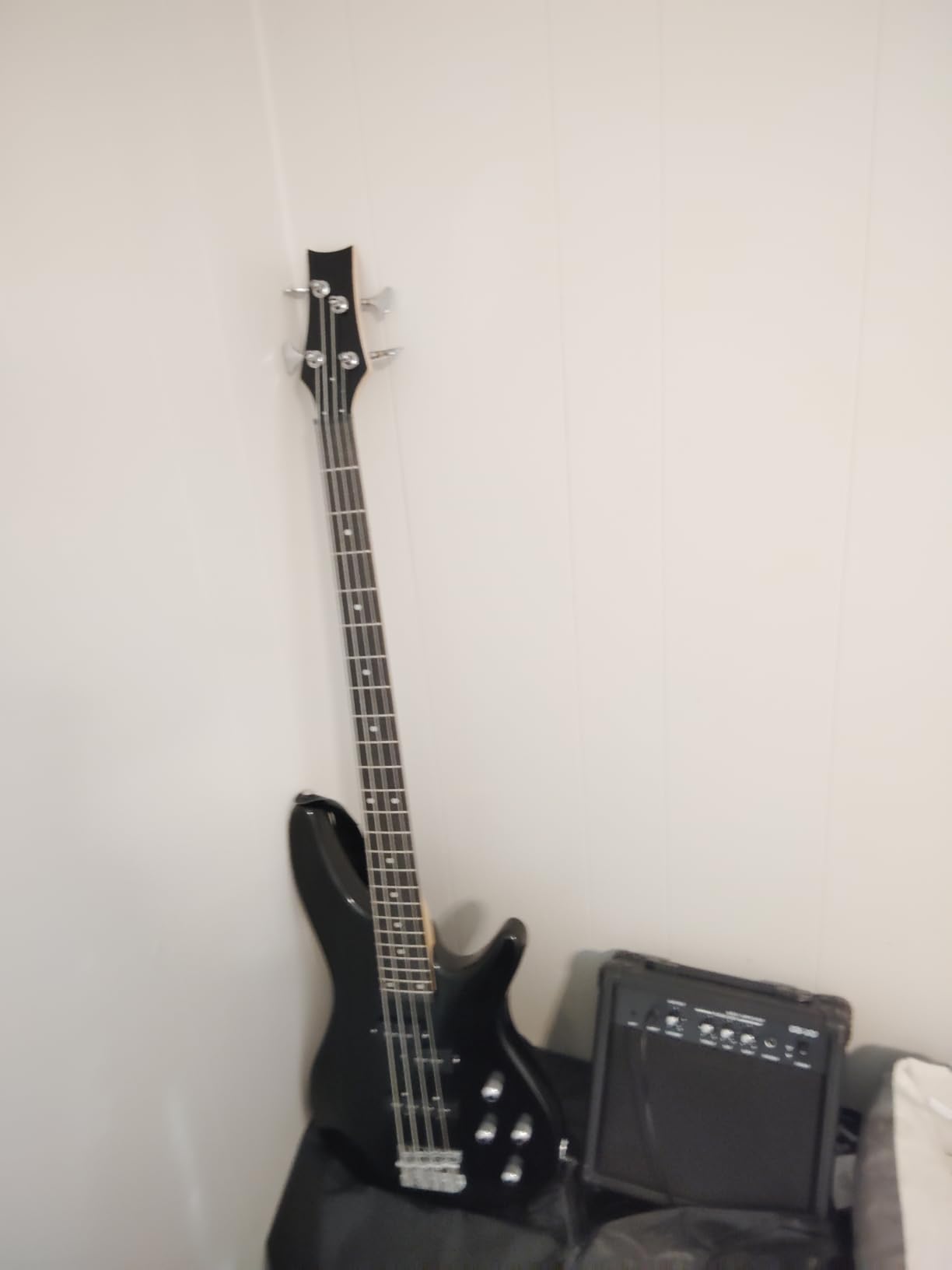 Ktaxon Electric Bass Guitar 5 String Bass Guitar with 20 Watt Amplifier, JB Type Pickup, Naturally air-dried Maple Neck, Rosewood Fretboard, Basswood Body(Black) customer photo 2