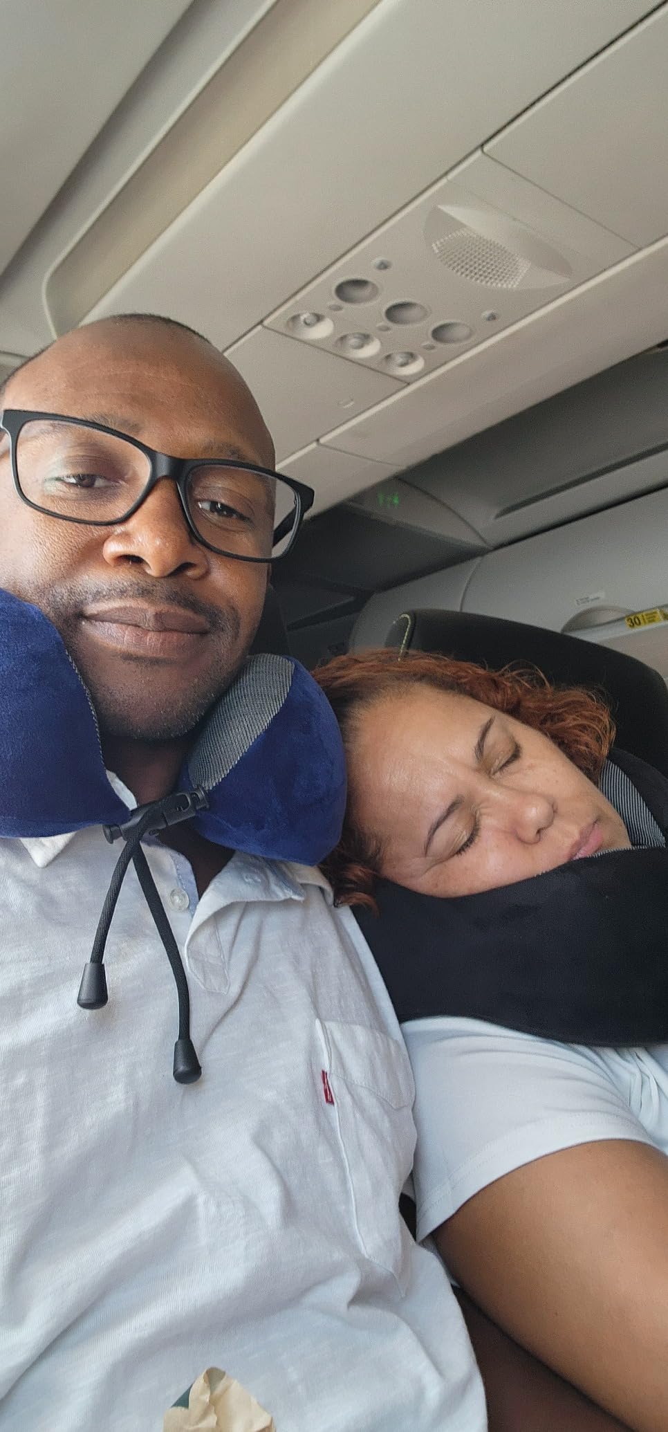 Memory Foam Travel Pillow, Neck Pillow with 360-Degree Head Support, Comfortable Ideal for Sleeping on Airplane, Car, Train, Bus and Home Use, Comes with Storage Bag (Black) customer photo 2