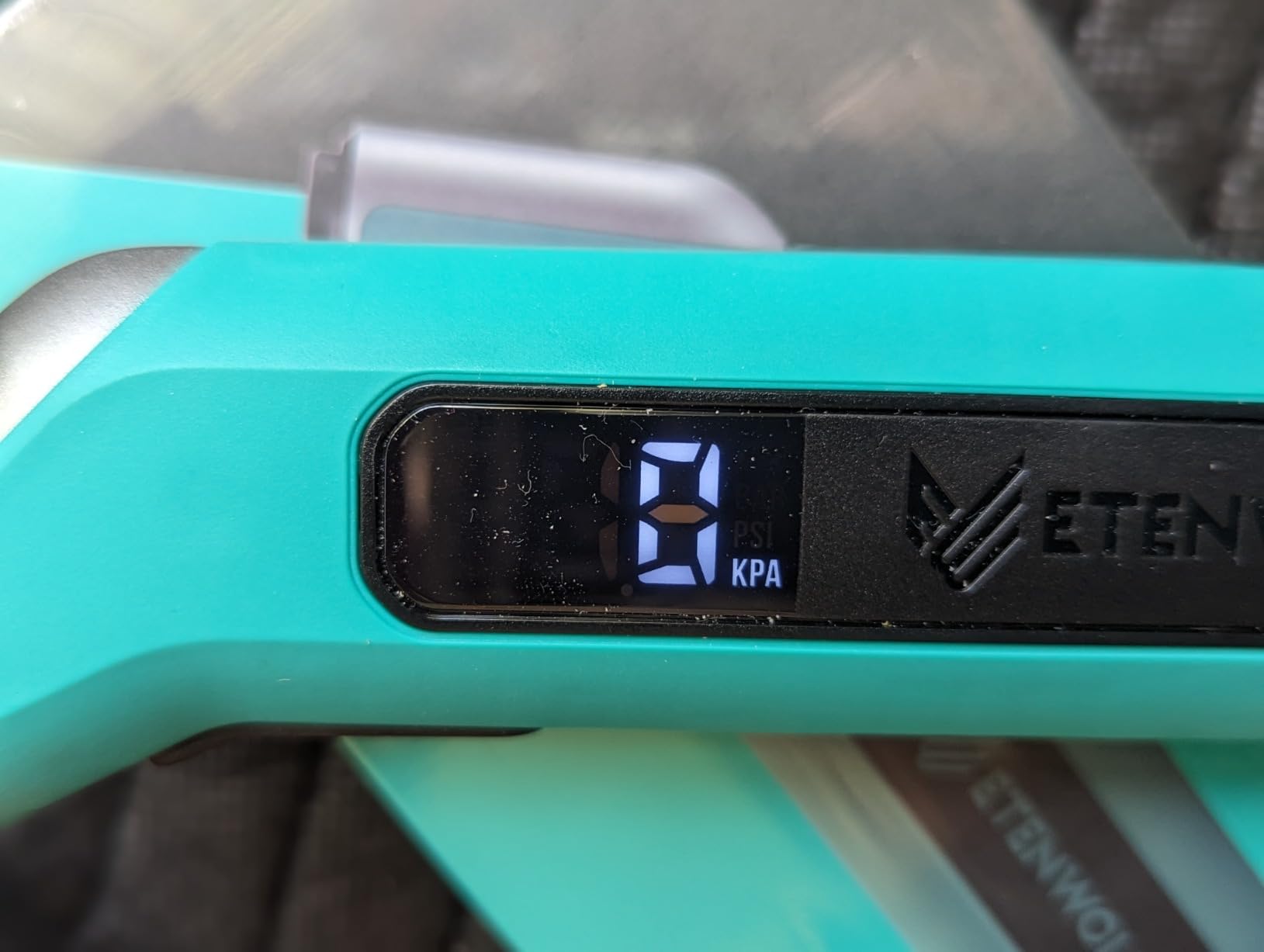 ETENWOLF T300 Digital Tire Pressure Gauge 3-200 PSI, Industrial Tire Gauge Calibrated to ANSI B40.7 Grade 2A(Plus-Minus 0.5%), Replaceable AAA Batteries (Vivid Orange) customer photo 1