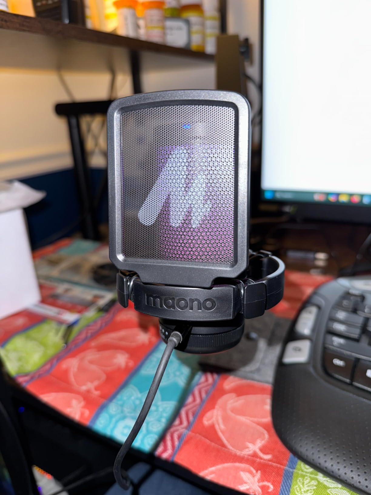 MAONO USB Gaming Microphone for PC, Noise Cancellation Condenser Mic with RGB Lights, Mute, Gain for Streaming, Recording, Podcast, Chat, Twitch, YouTube, Discord, Computer, PS5, PS4, GamerWave customer photo 2